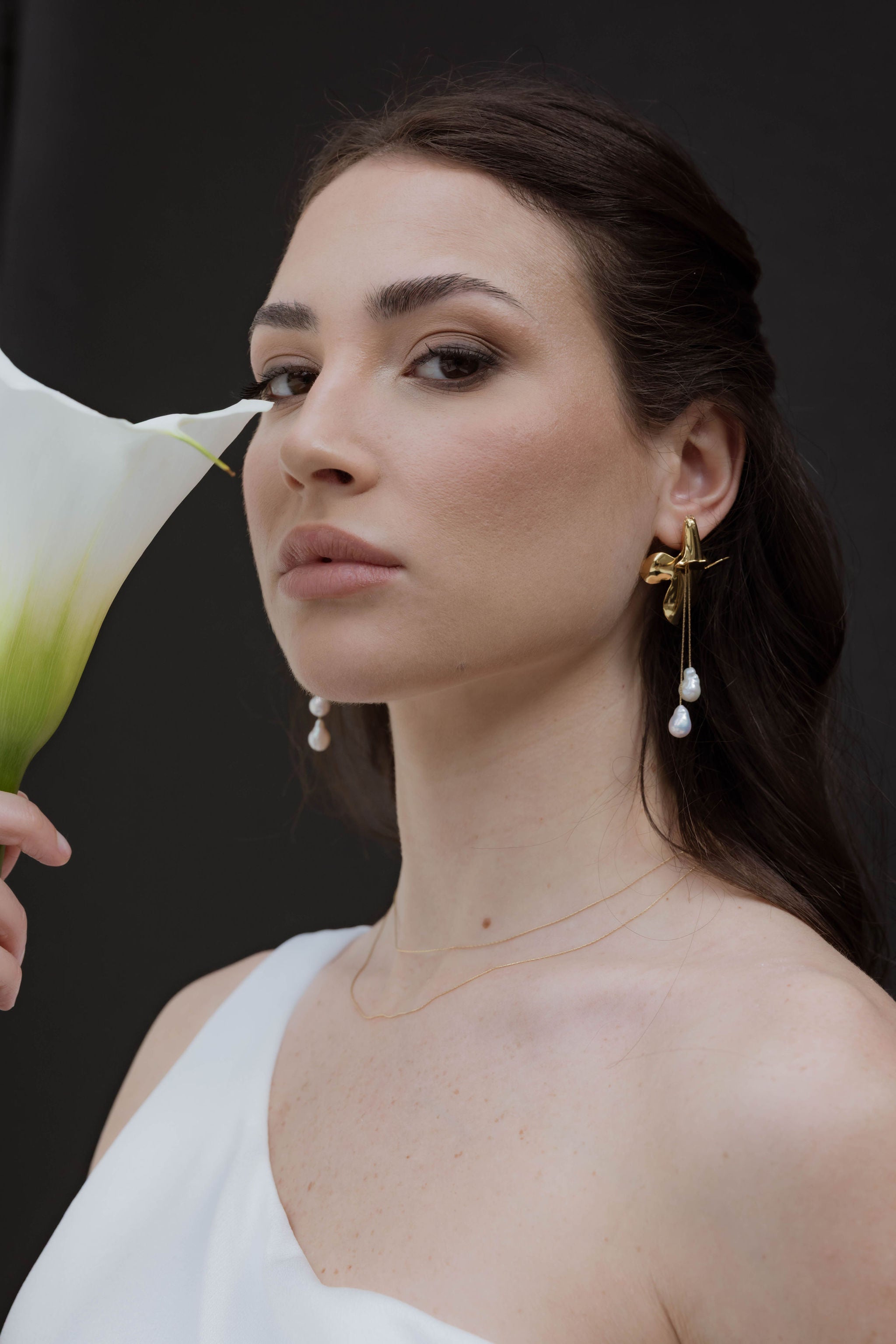 Amore - Baroque pearl wedding earrings