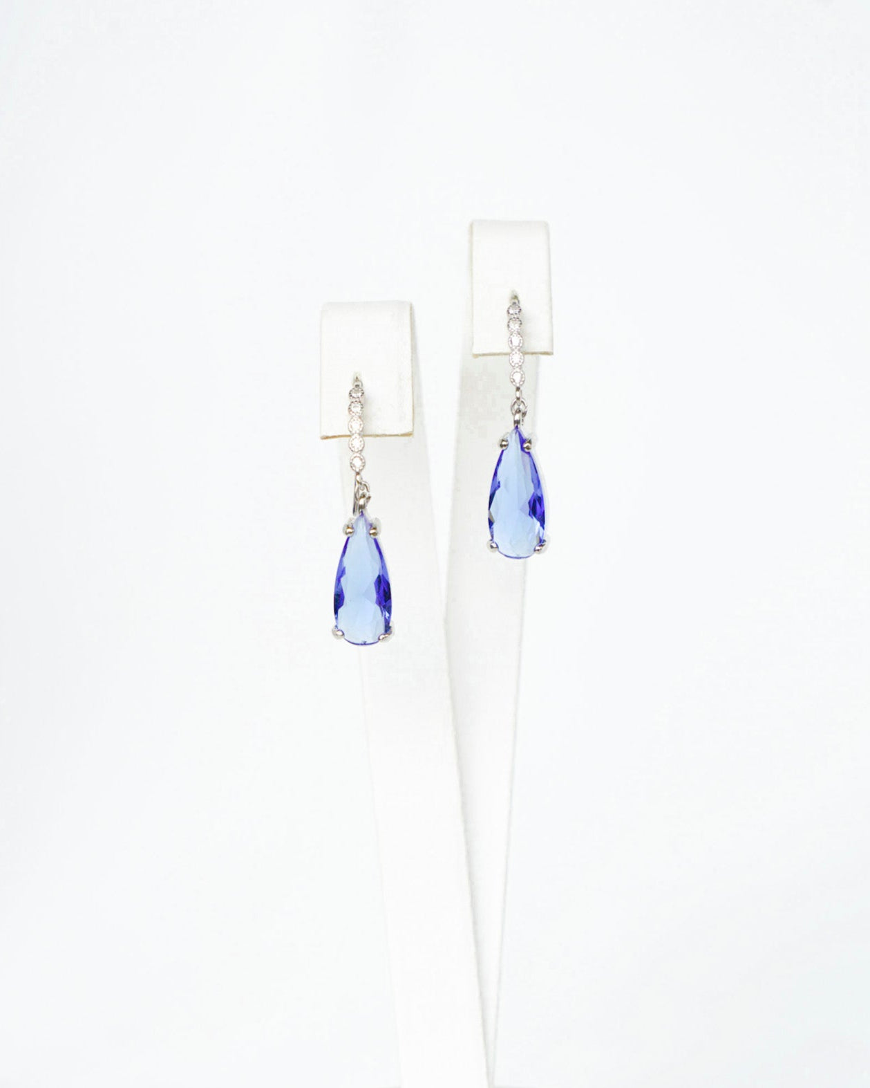 boucles d'oreilles mariage cristal de verre bleu pour respecter la tradition quelque chose de bleu