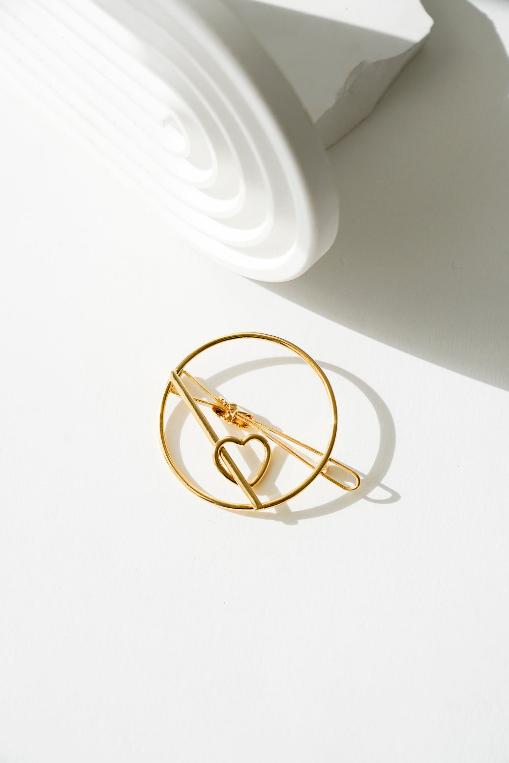 Love phew - round barrette with moving heart