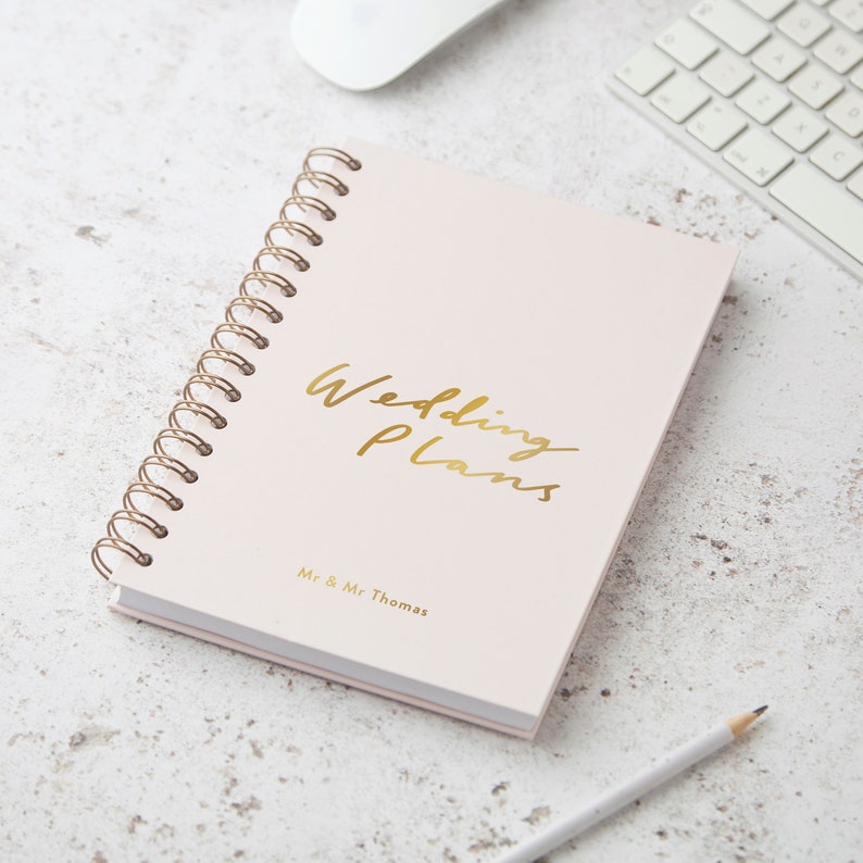 cahier rose pale pour planifier son mariage