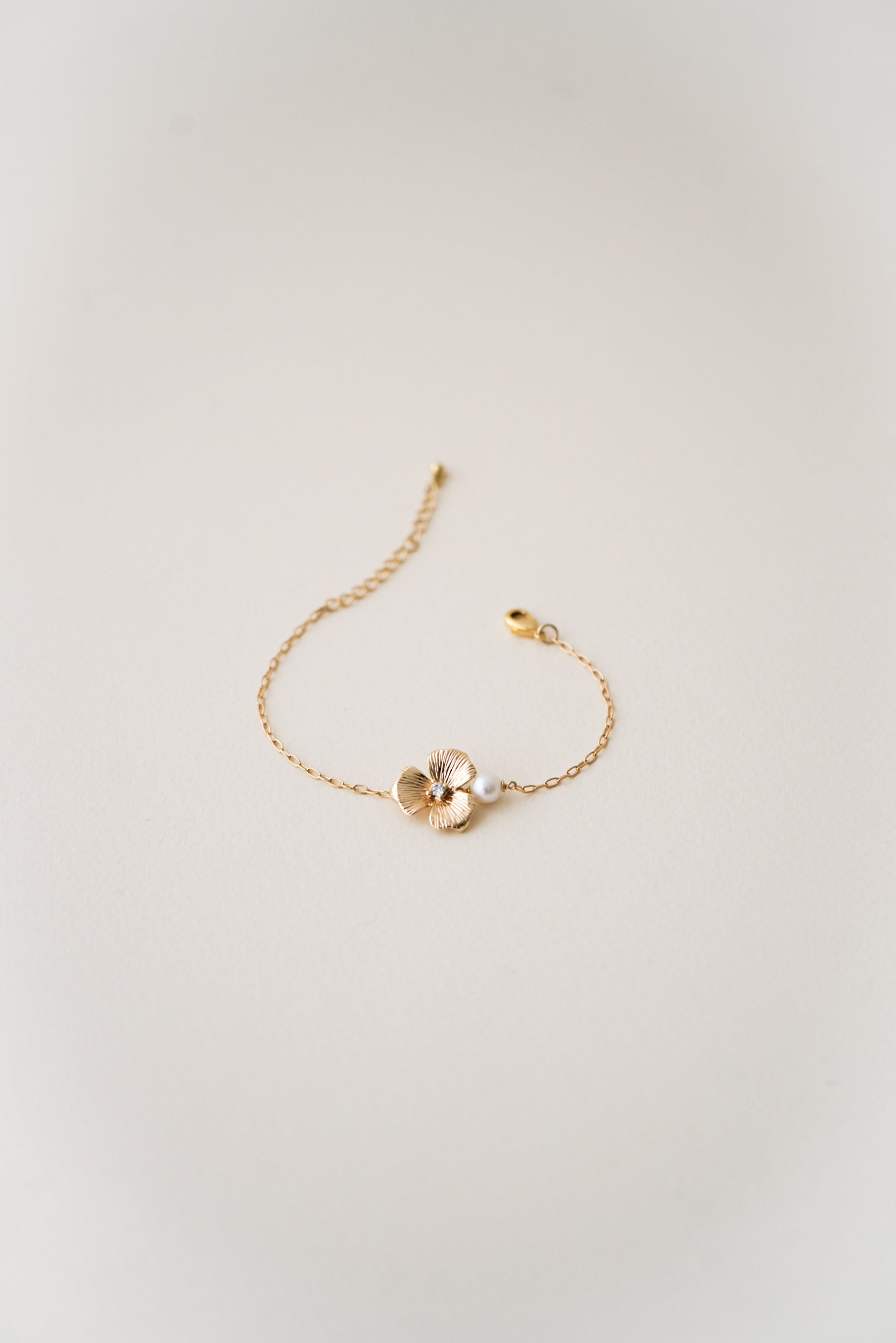 Florissante - Golden flower bracelet