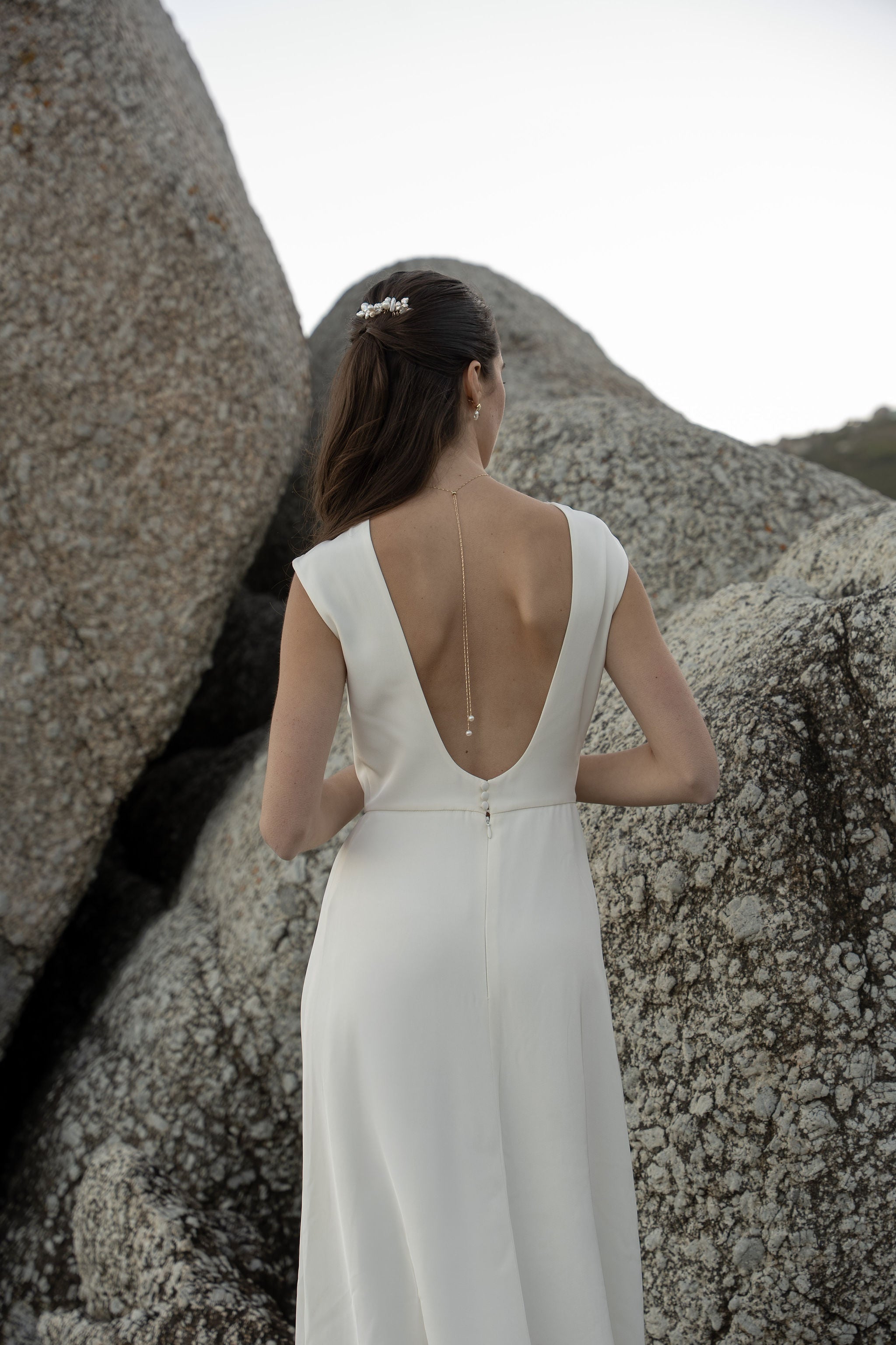 Grace – Collier de dos chaîne torsadée et perles de culture