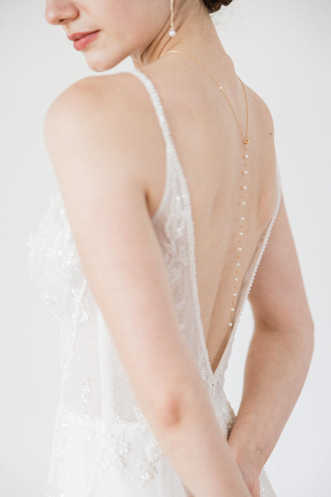 Pensées - Delicate Back Necklace Natural Beads