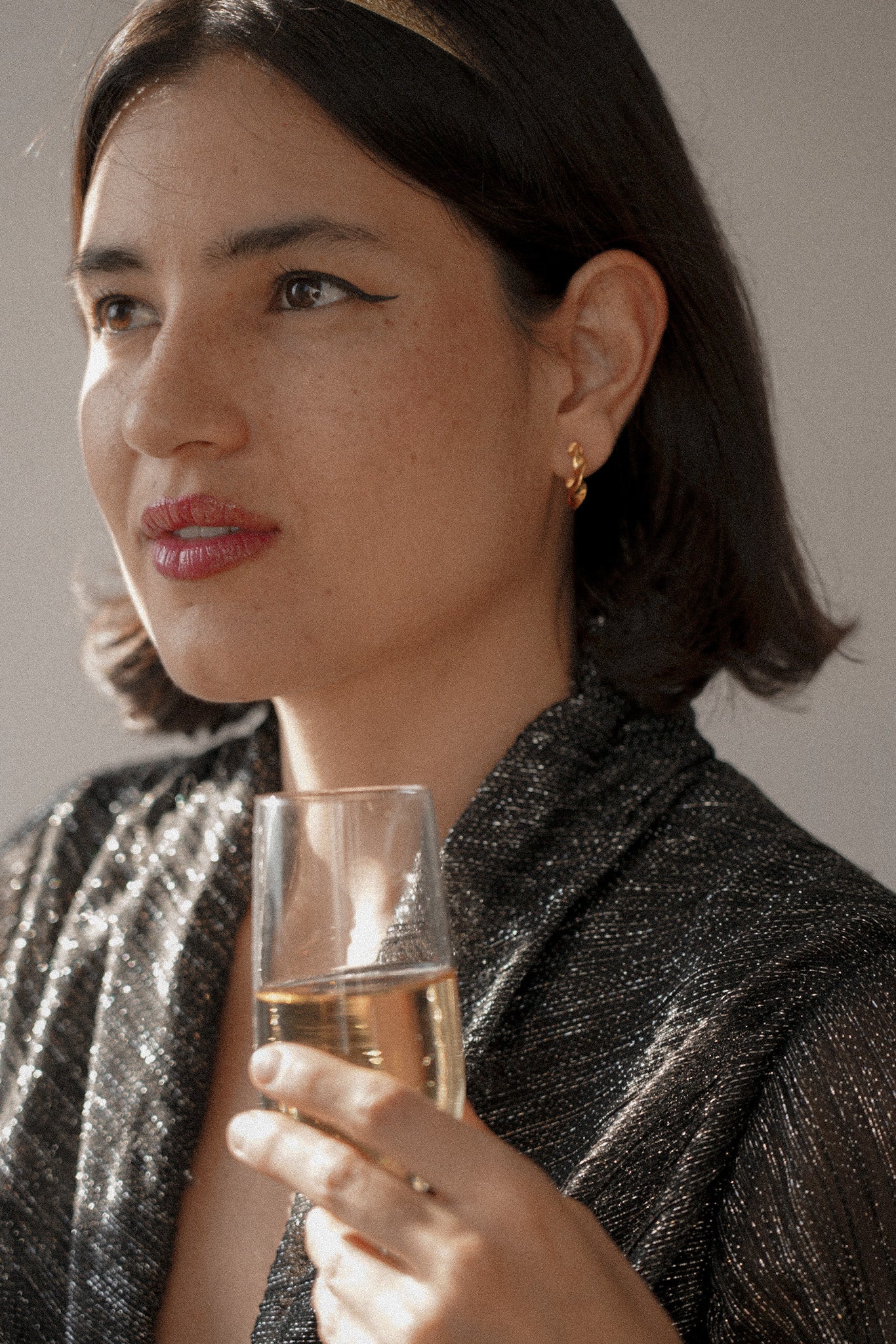 La Mer - Small gold twisted hoop earrings