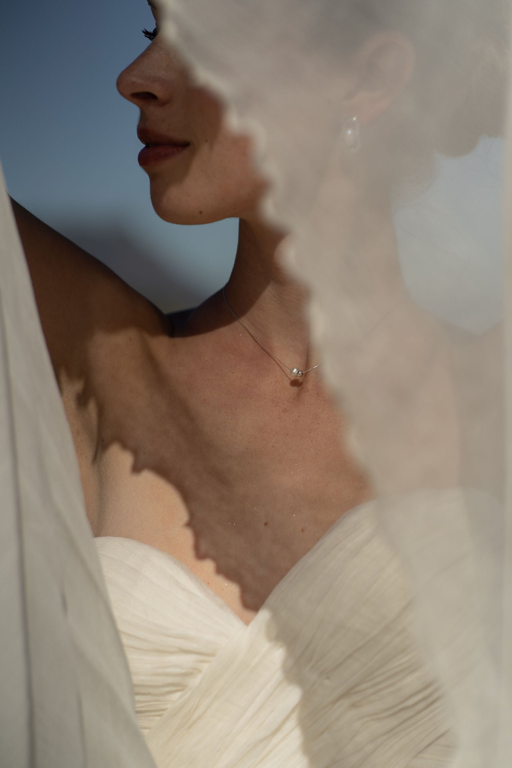 collier mariage perle blanche et bille argentée