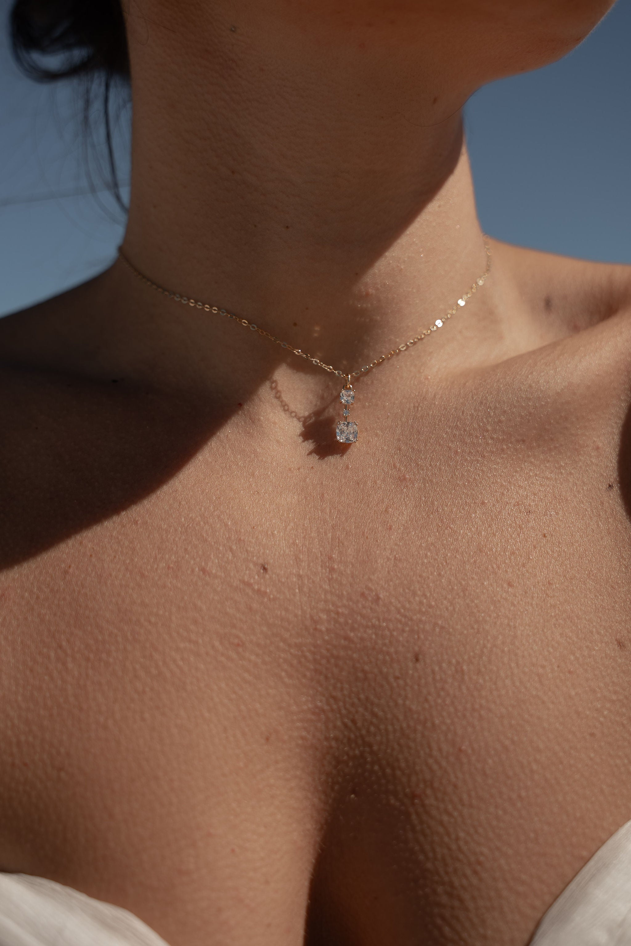 collier pendentif 3 zircons carrés chaine plaquée or