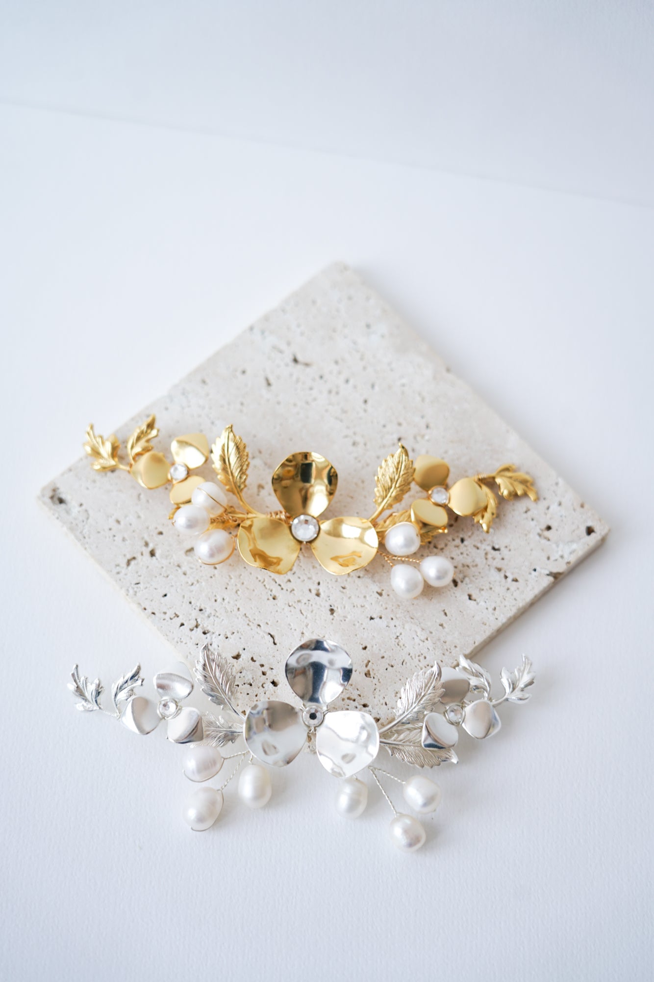 Jasmin - Peigne bohème fleurs et perles