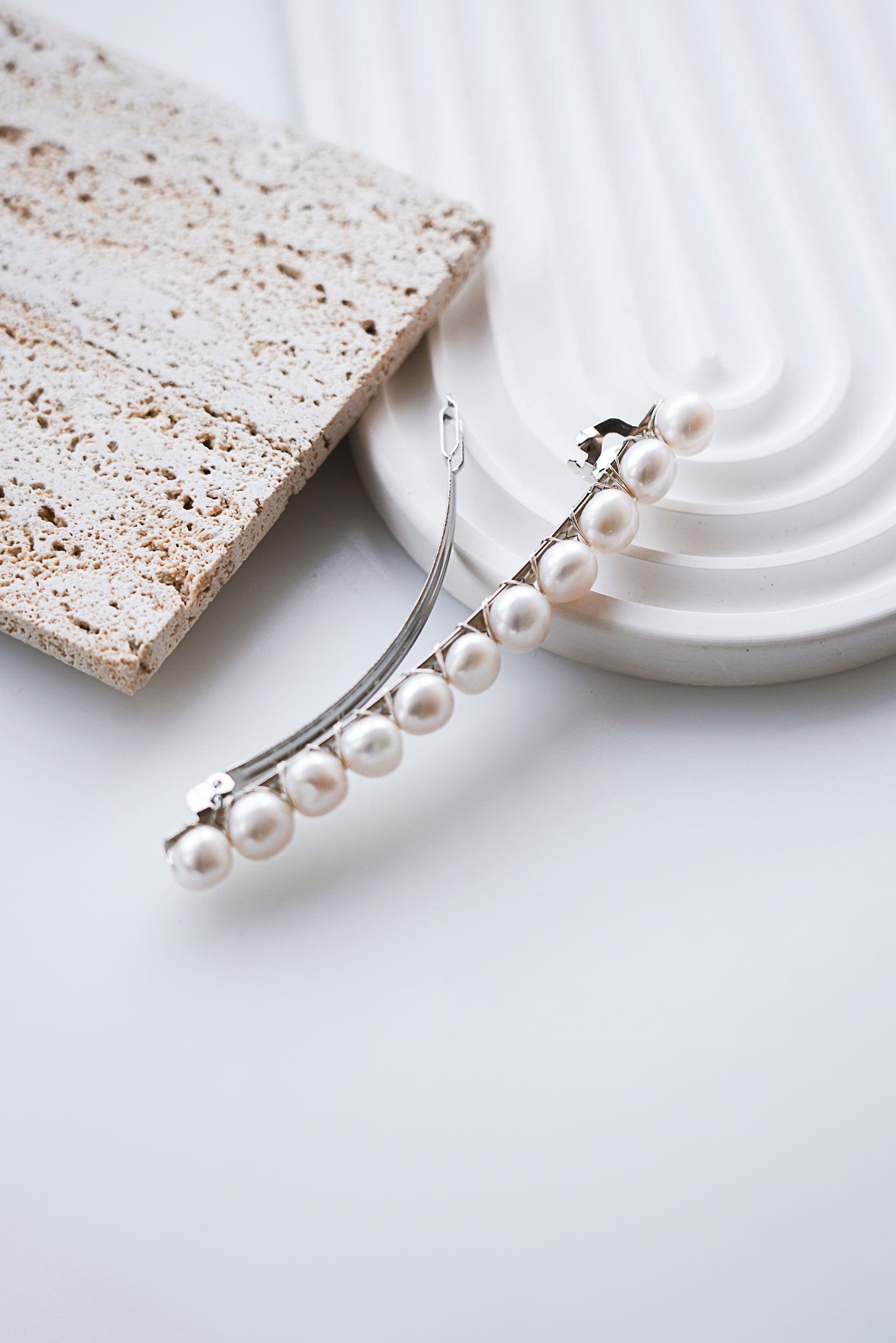 Irregular round bead barrette