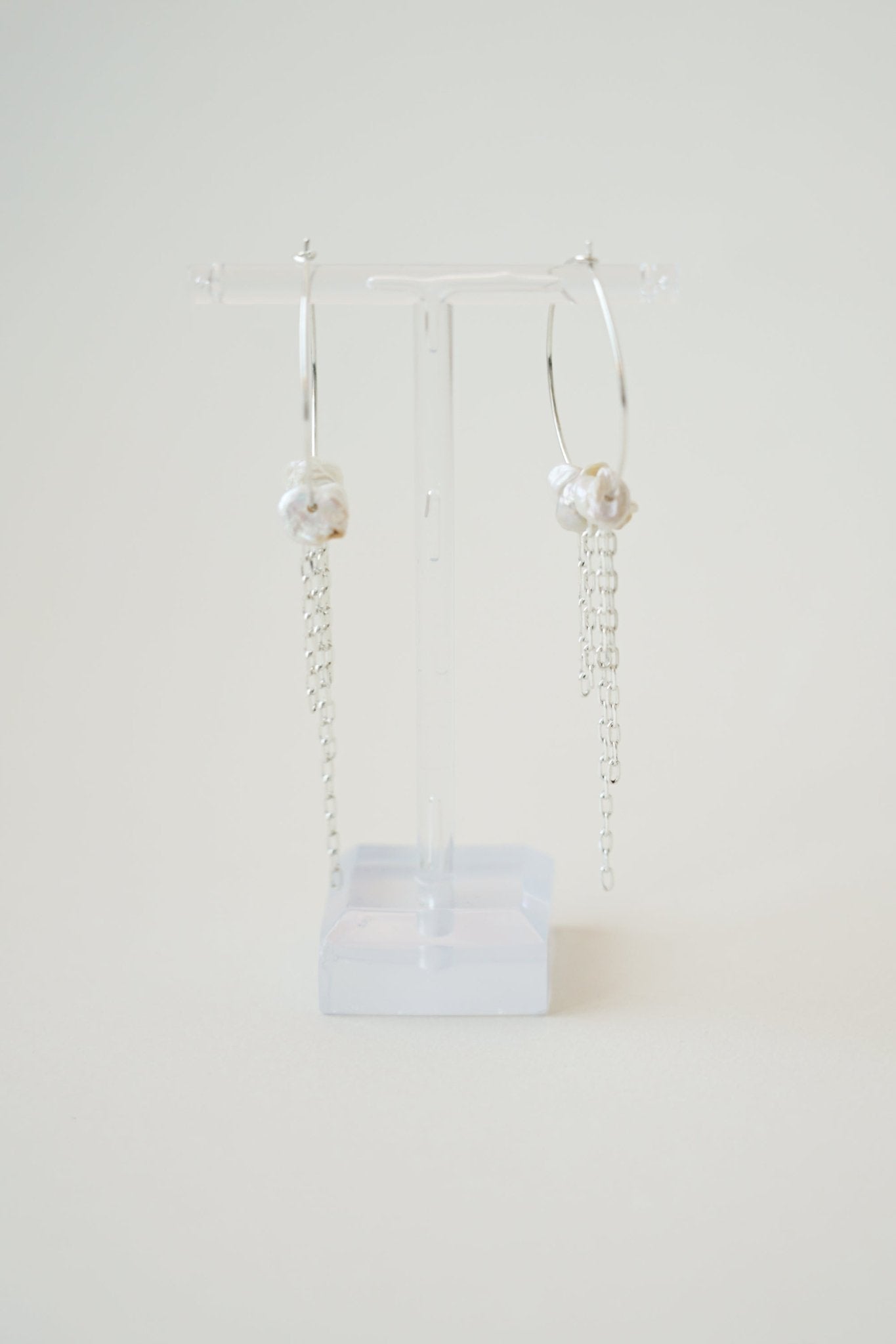 Colibri Rubi - Créoles légères pendantes perles d'eau douce - Boucles d'oreilles longues - Atelier Lilac