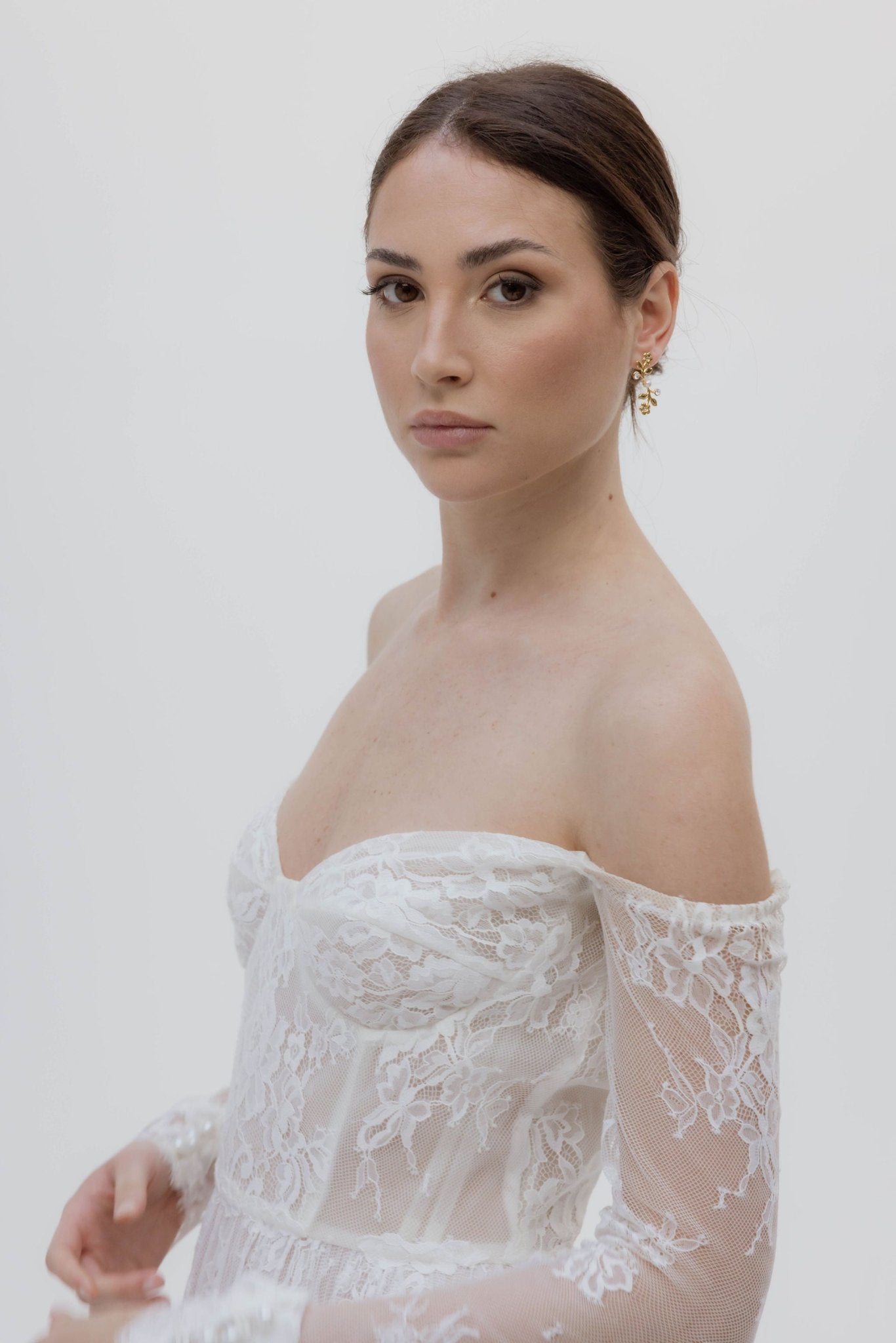 Donatella Moyenne - Boucles d'oreilles mi - longues pendantes florales de mariage - Boucles d'oreilles longues - Atelier Lilac