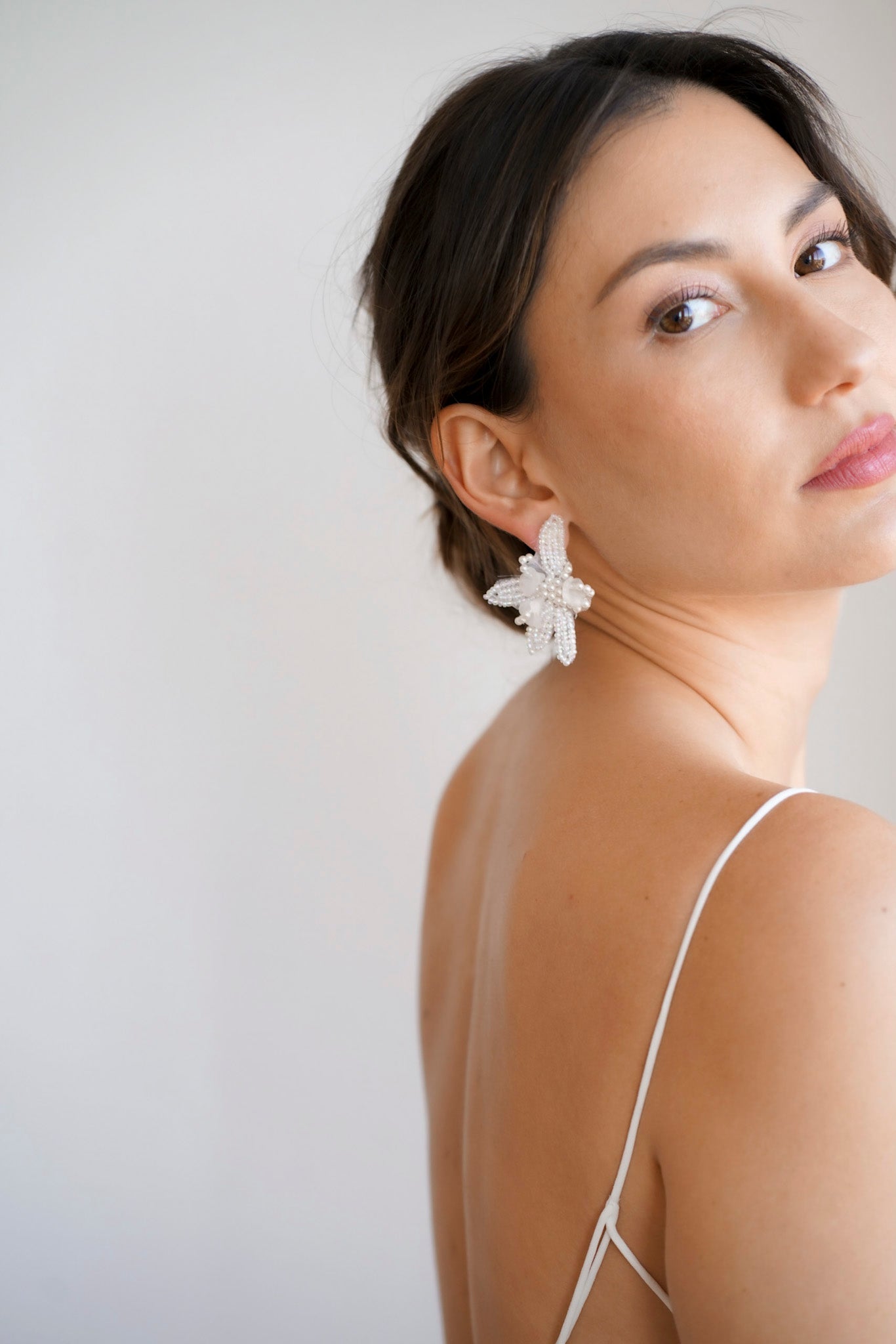 Lilas - Boucles d'oreilles fleur dentelle - Boucles d'oreilles courtes - Atelier Lilac
