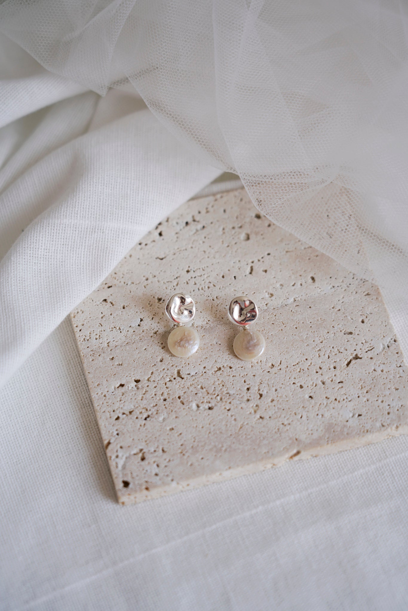 Marinha - Boucles d'oreilles courtes perle baroque - Boucles d'oreilles courtes - Atelier Lilac