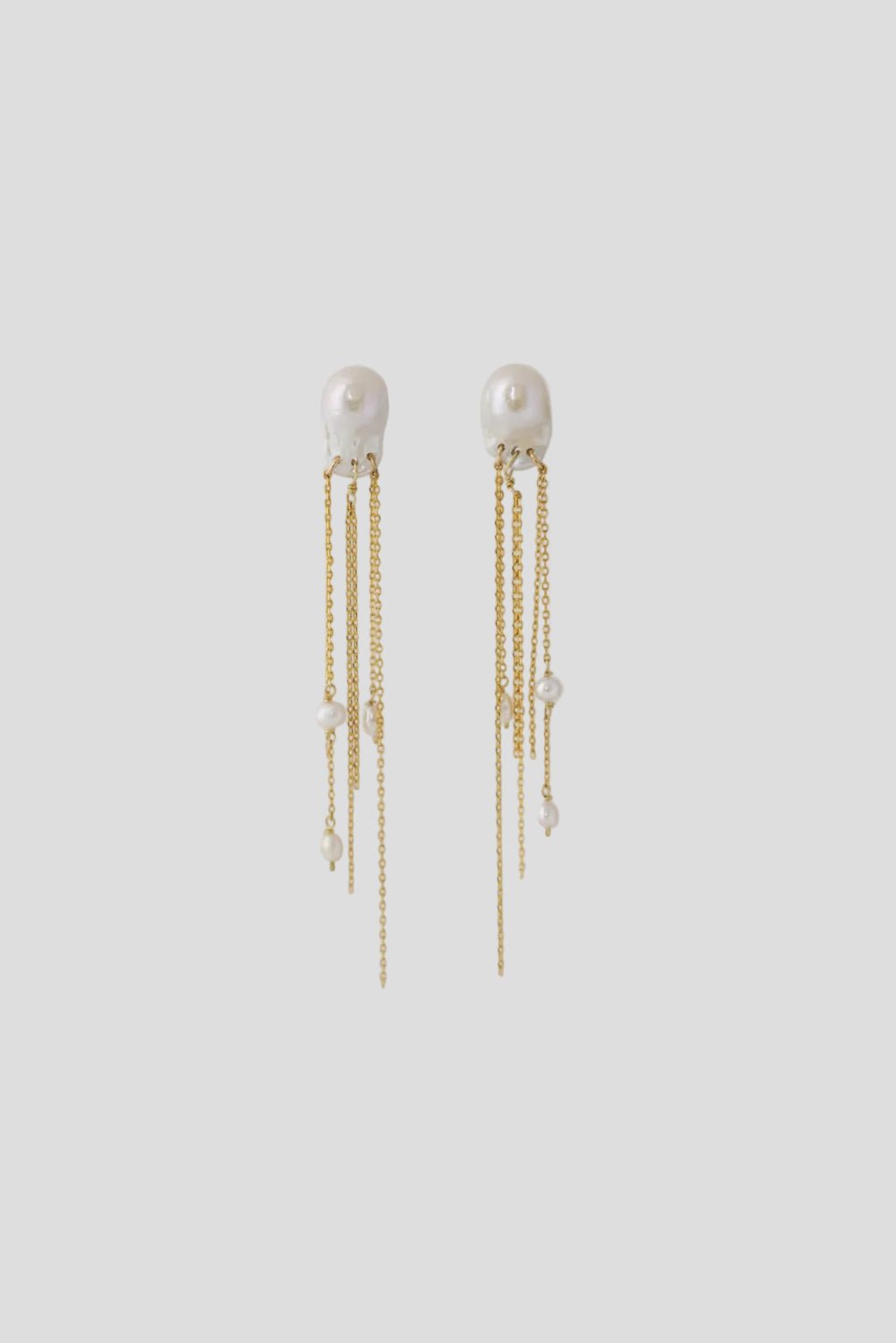 Medusa – Boucles d'oreilles sculpturales en perles et franges dorées - Boucles d'oreilles longues - Atelier Lilac