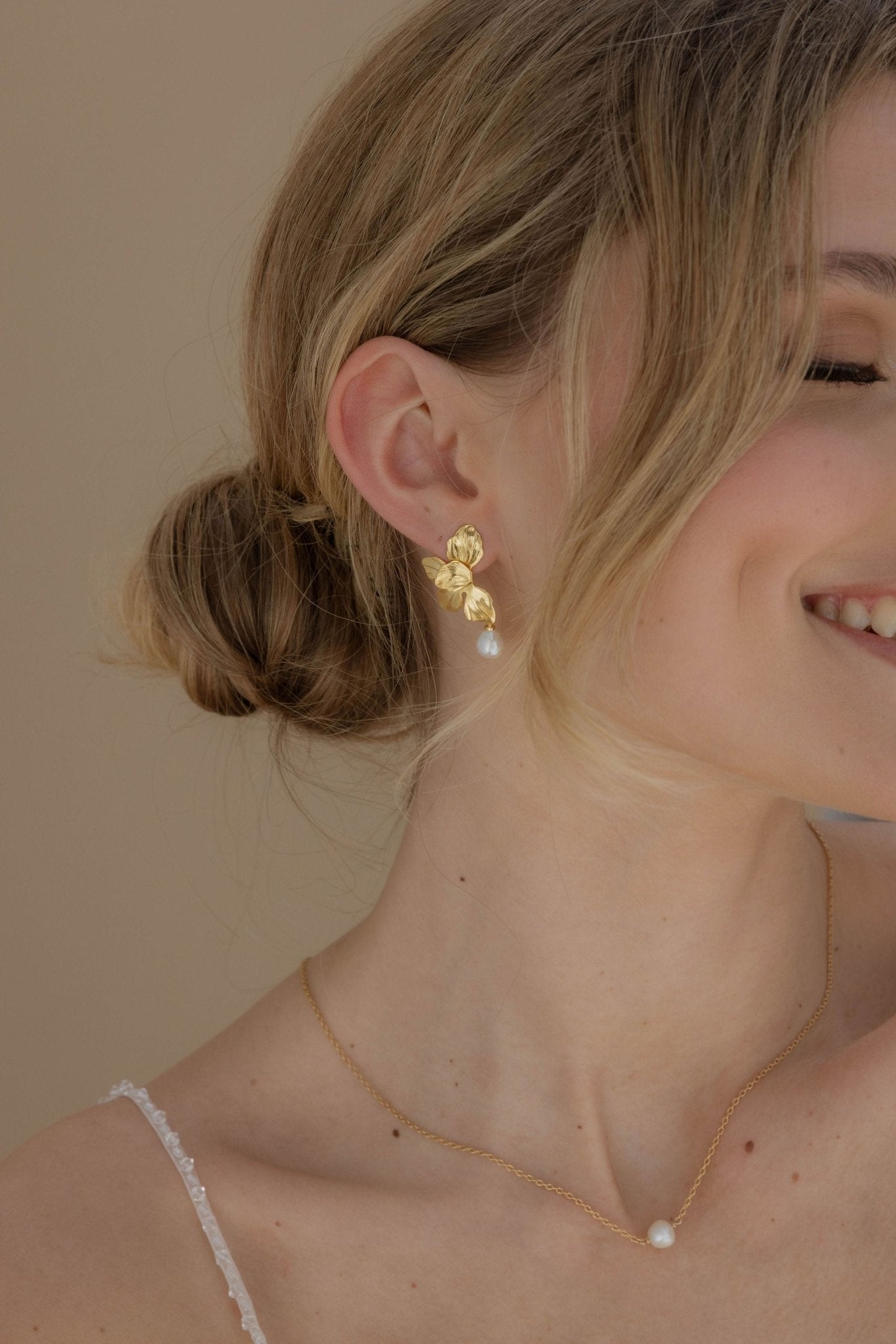 Roma - Boucles d'oreilles mariage courtes fleurs perles naturelles - Boucles d'oreilles courtes - Atelier Lilac