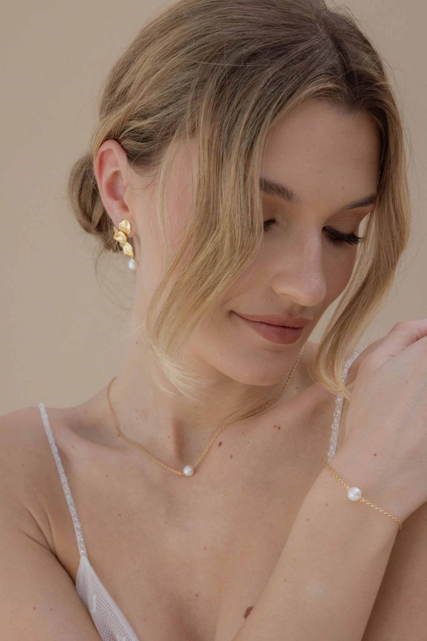 Roma – Collier de dos floral et délicat perles naturelles - Collier de dos - Atelier Lilac