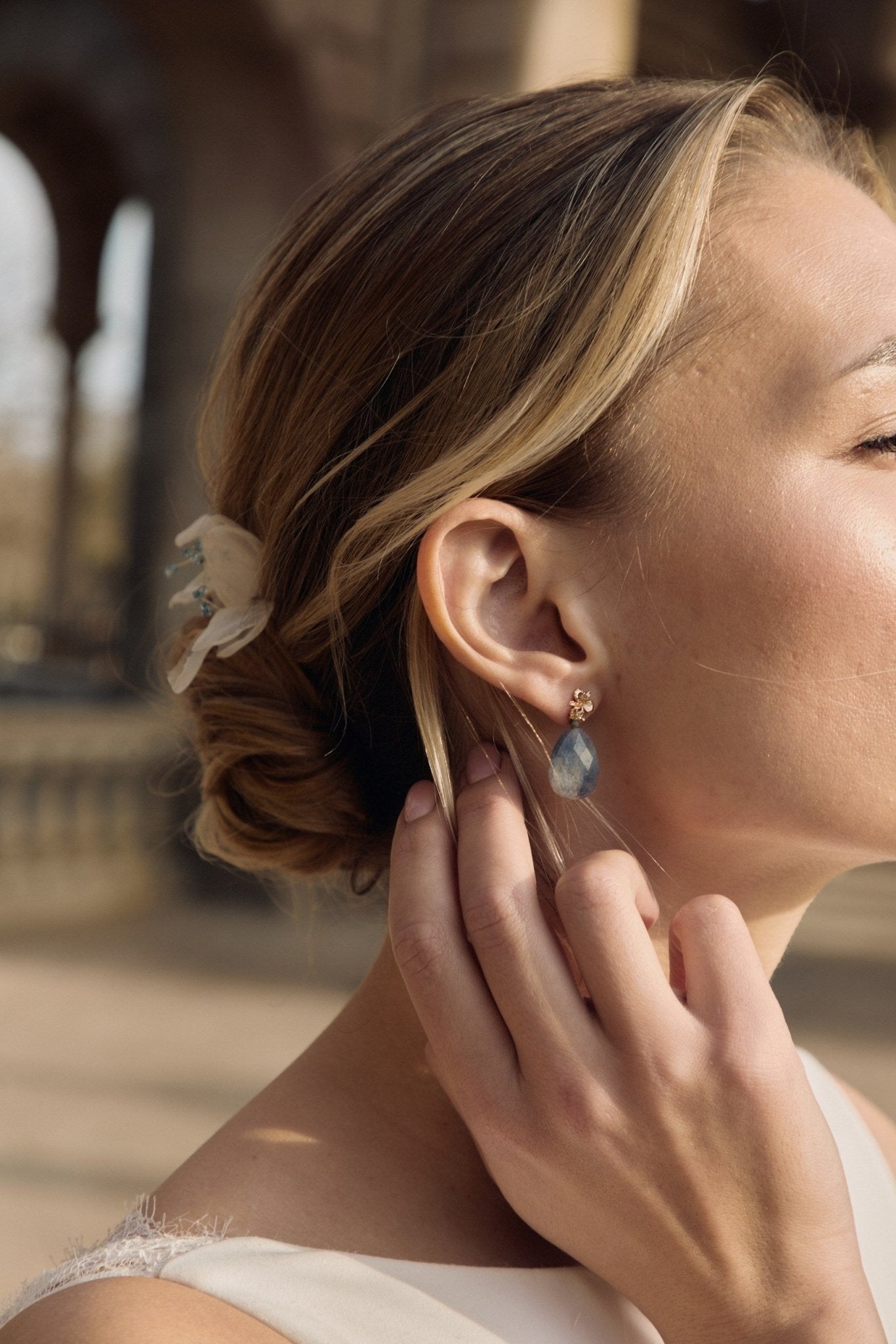 Rossignol - Boucles d'oreilles florales pierres naturelles - Boucles d'oreilles courtes - Atelier Lilac