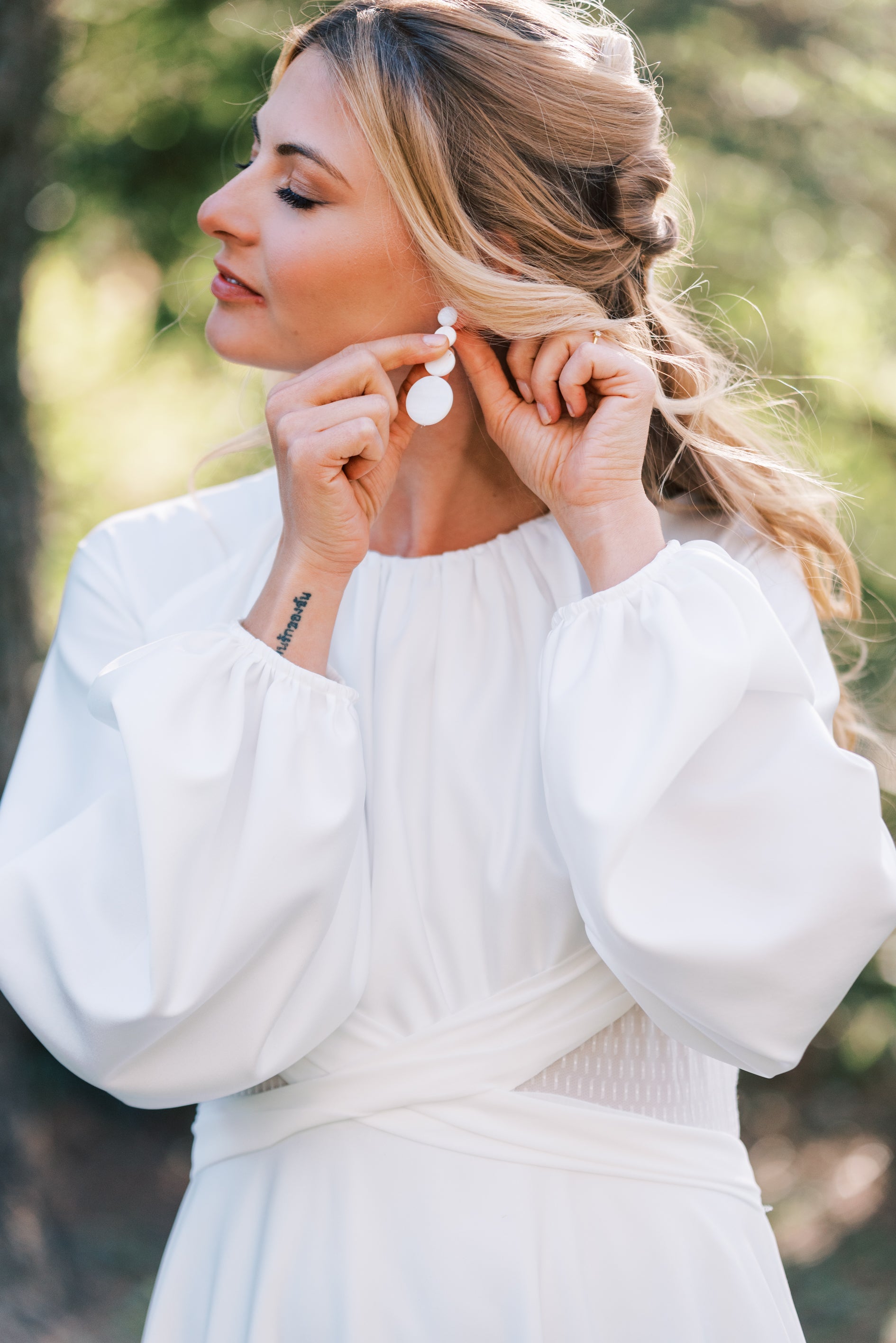 Luana - Mother-of-pearl dangling earrings