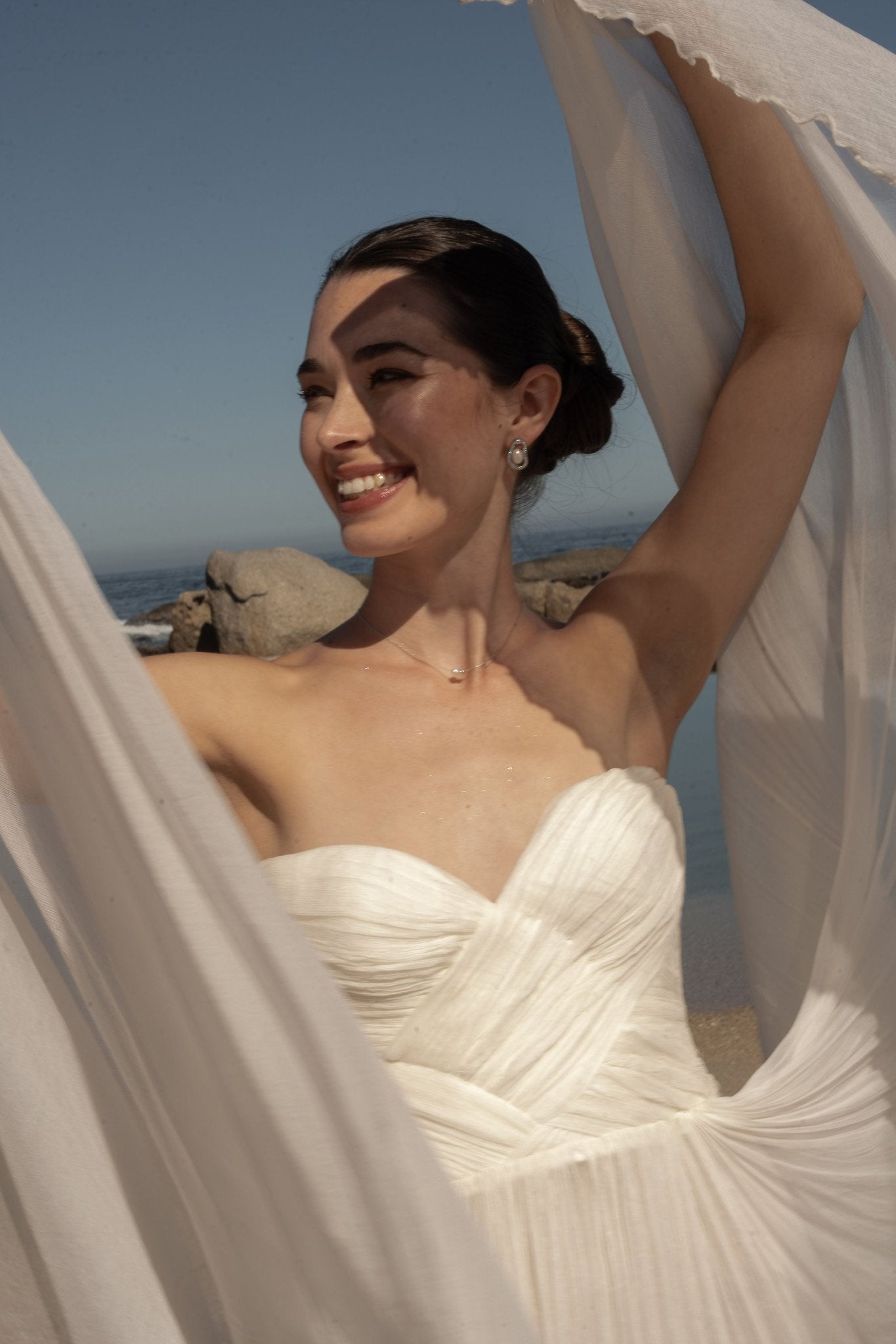 Thandiwe - Abstrakte Hochzeitsohrringe aus Perlen - Kurze Ohrringe - Atelier Lilac