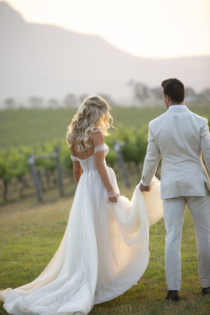 coiffure de mariee wavy lors de beau mariage, coiffure tendance 2025