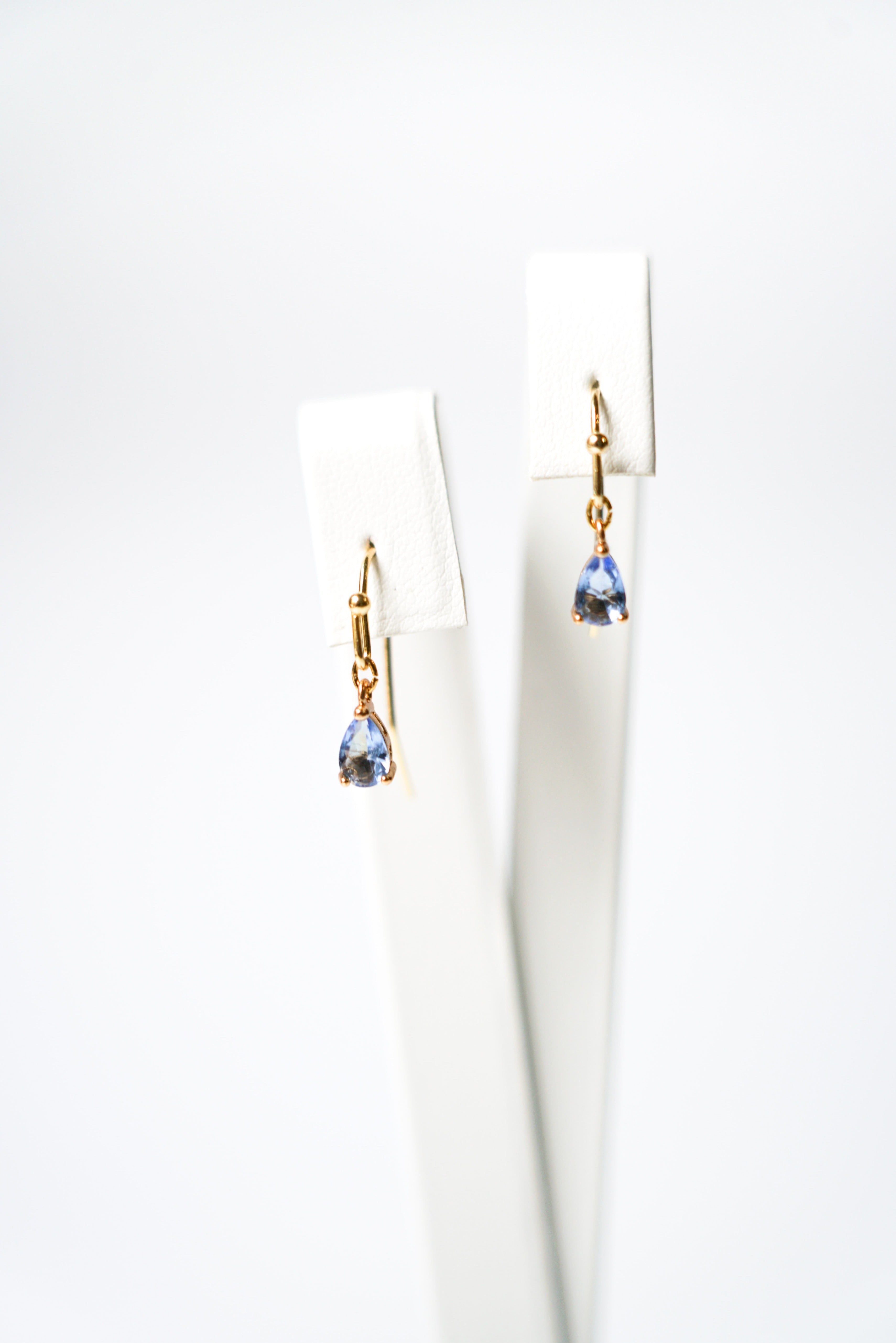 boucles d'oreilles bleu de mariage pour respecter la tradition quelque chose de bleu