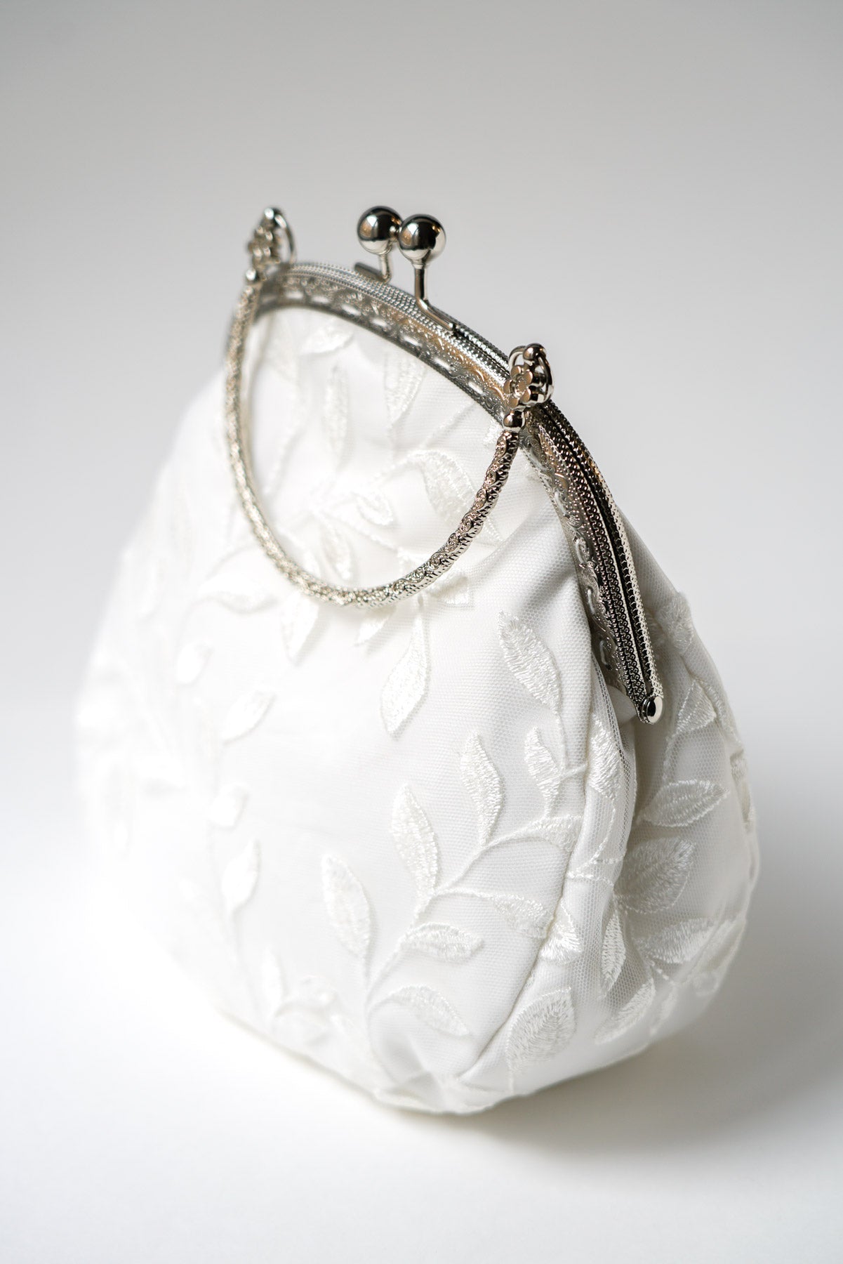 Pochette de mariage boheme et élégante avec design floral