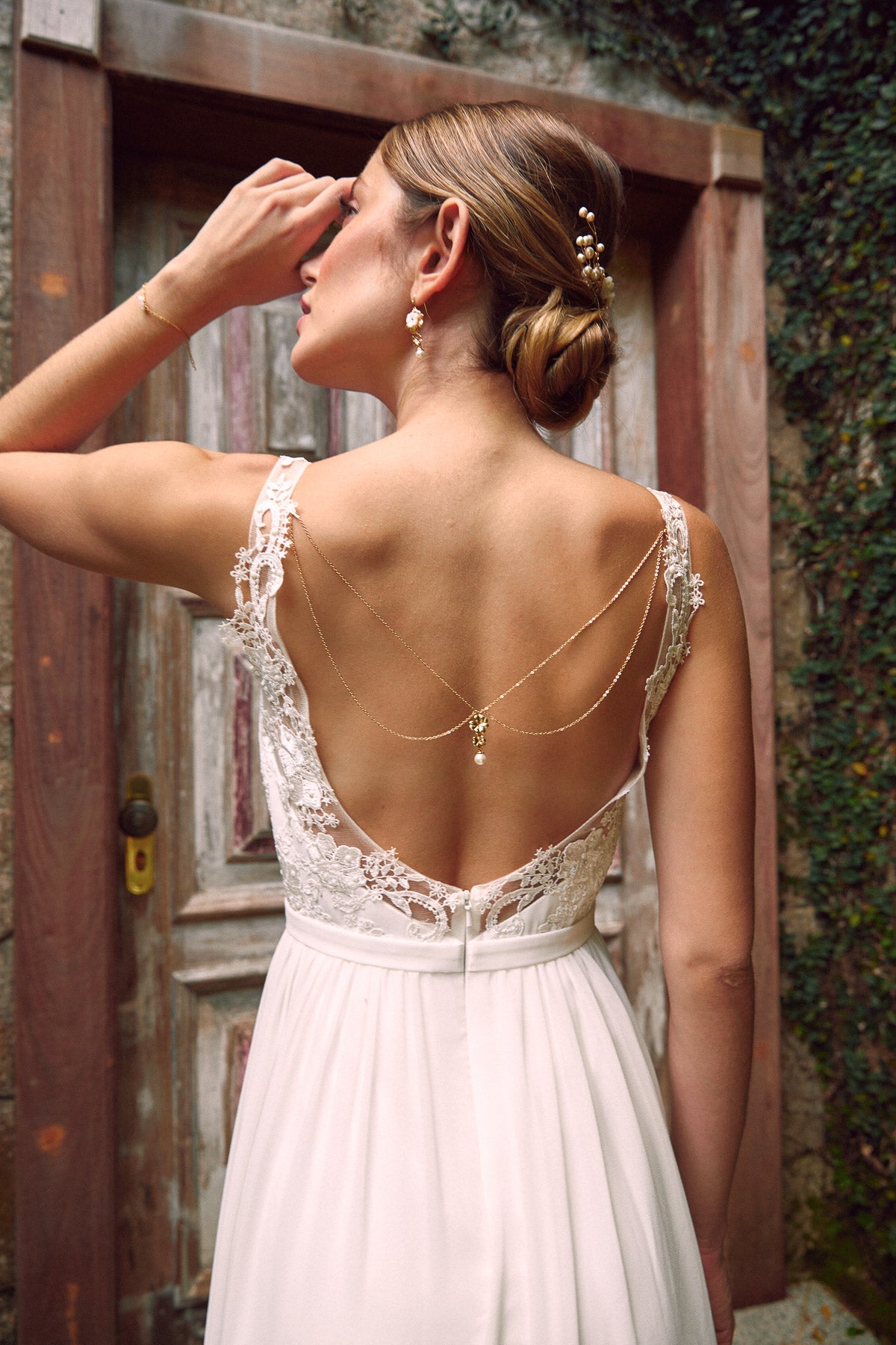 Collier de dos de mariee boheme et floral