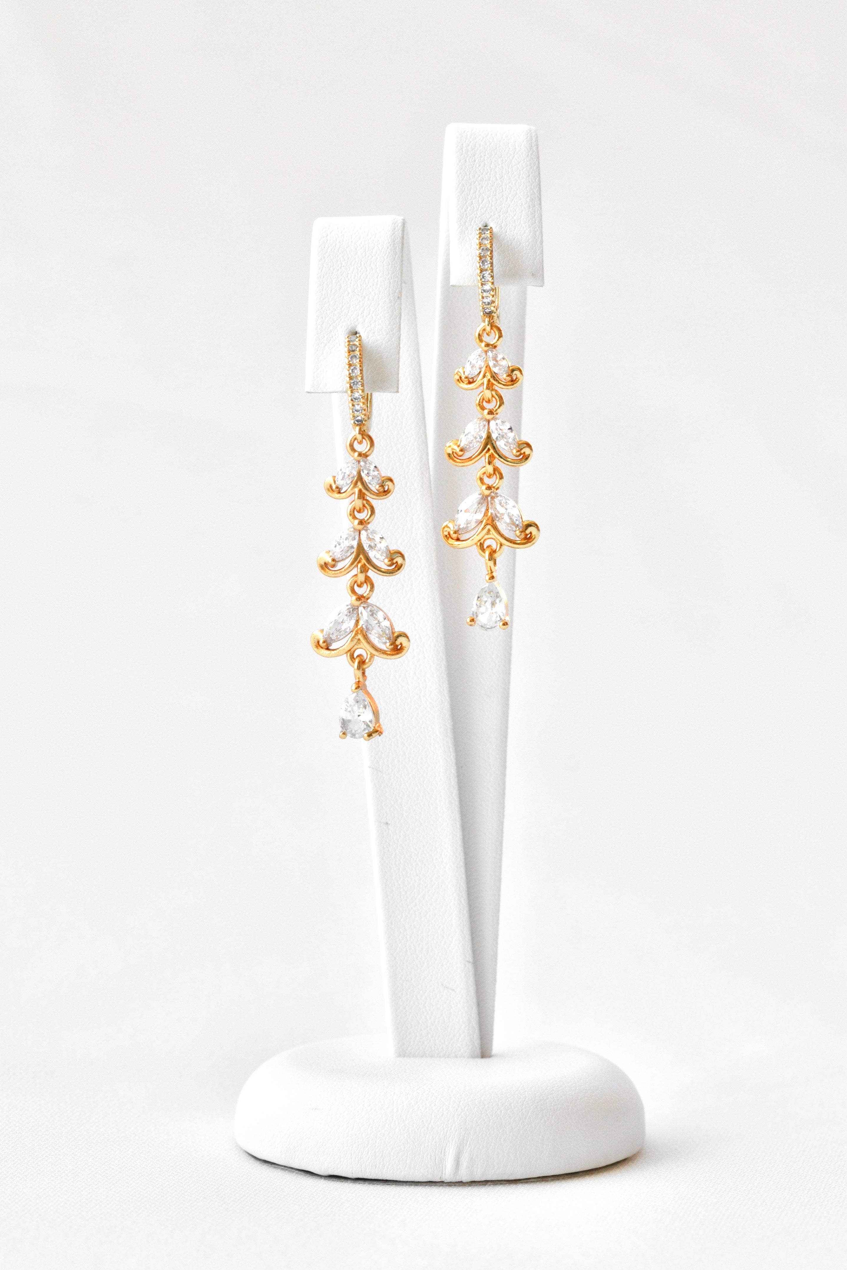 Boucles d'oreilles de mariage longues pendantes à cristaux romantique