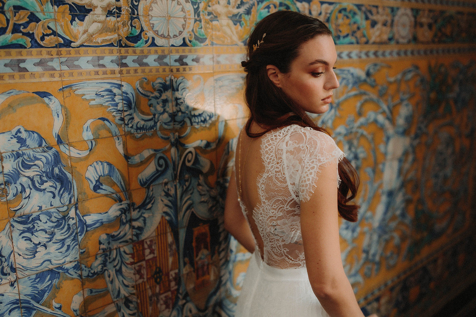 mariée portant un pic de cheveux mariage pour sa coiffure de mariée à Séville
