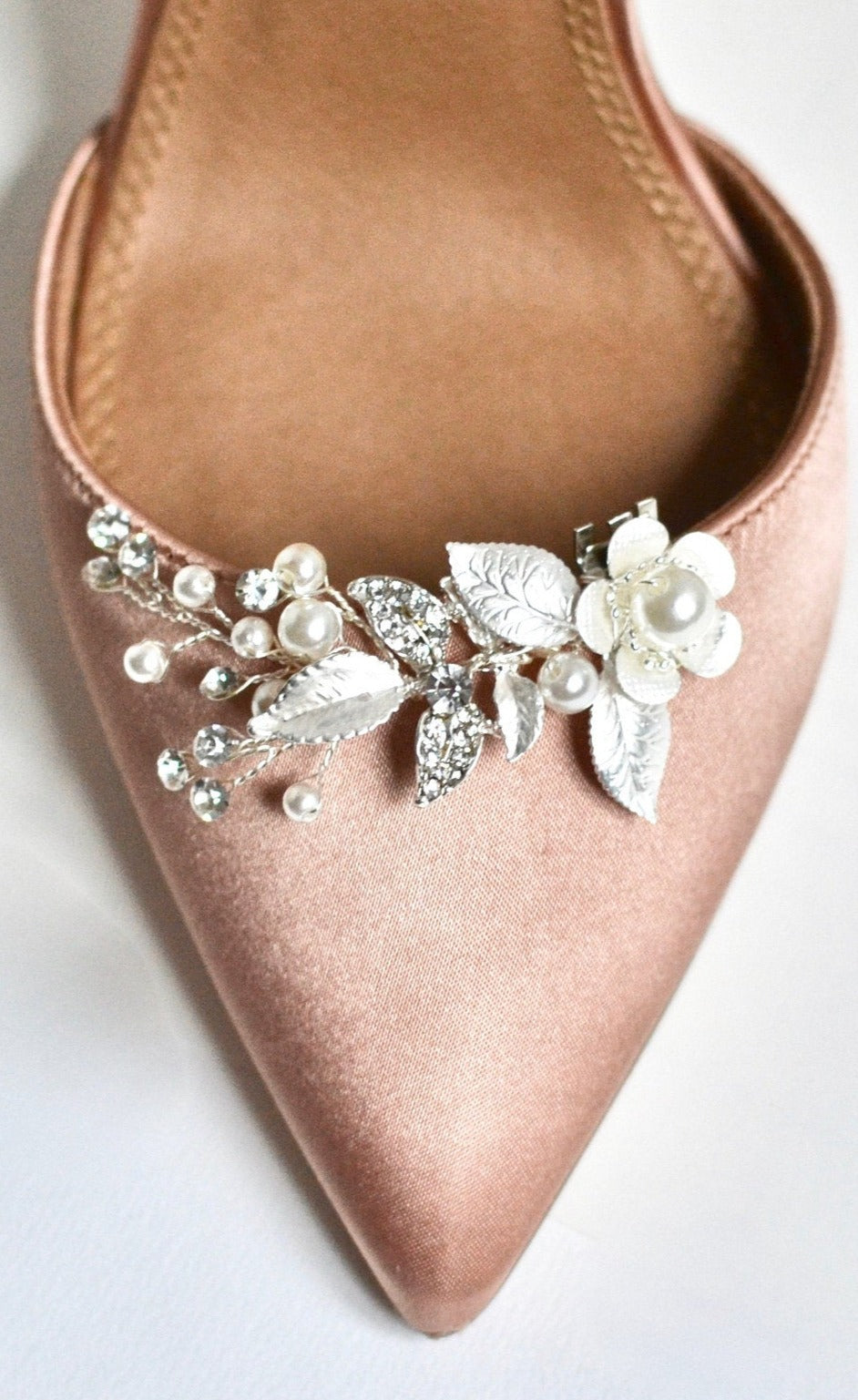 Clips à chaussure fleuri argent et perles