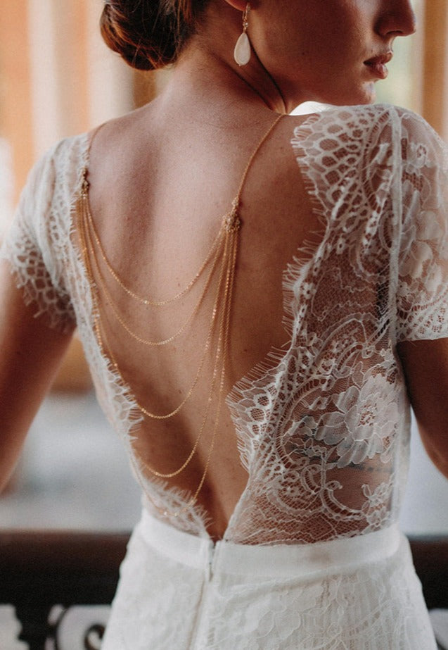 collier de dos romantique avec plusieurs étages de chaines en or