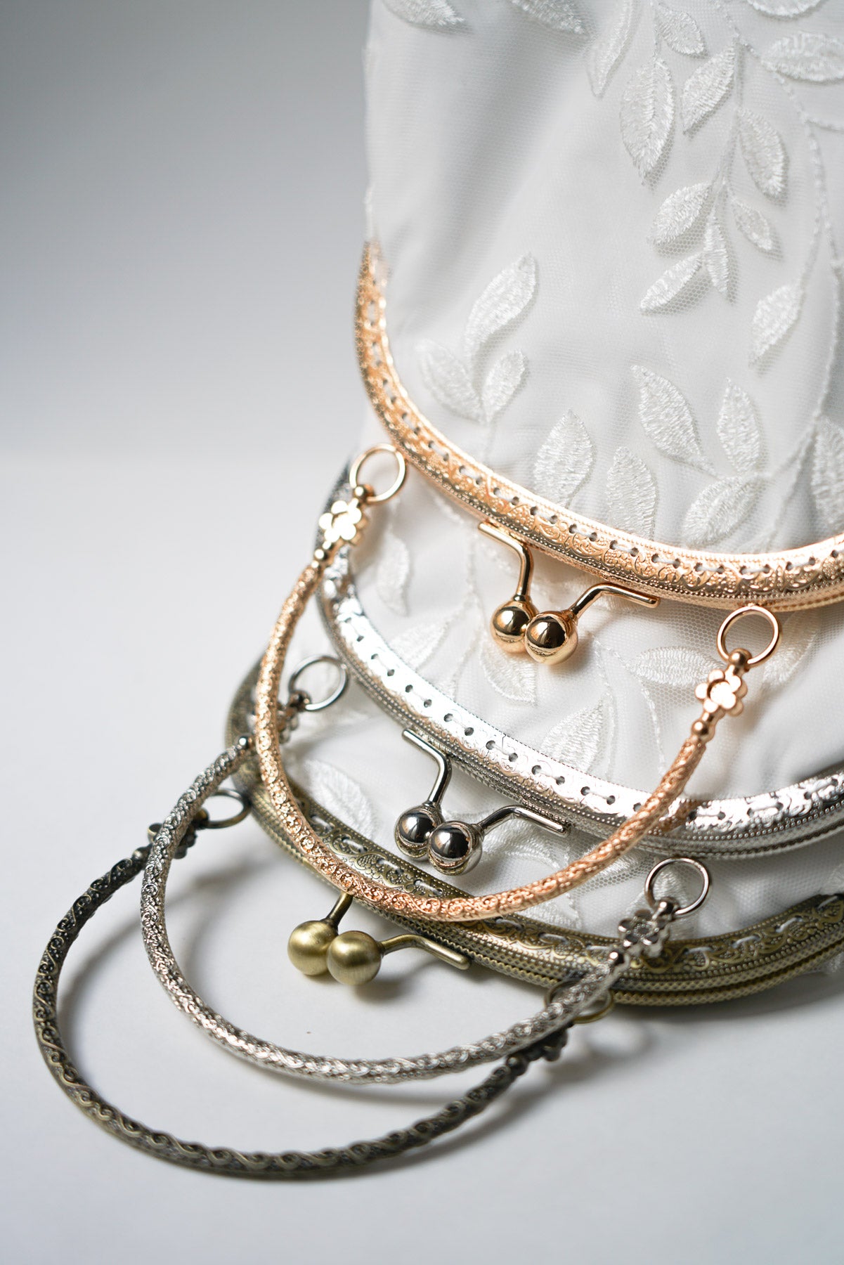 Different types de bases métalliques pour sacs