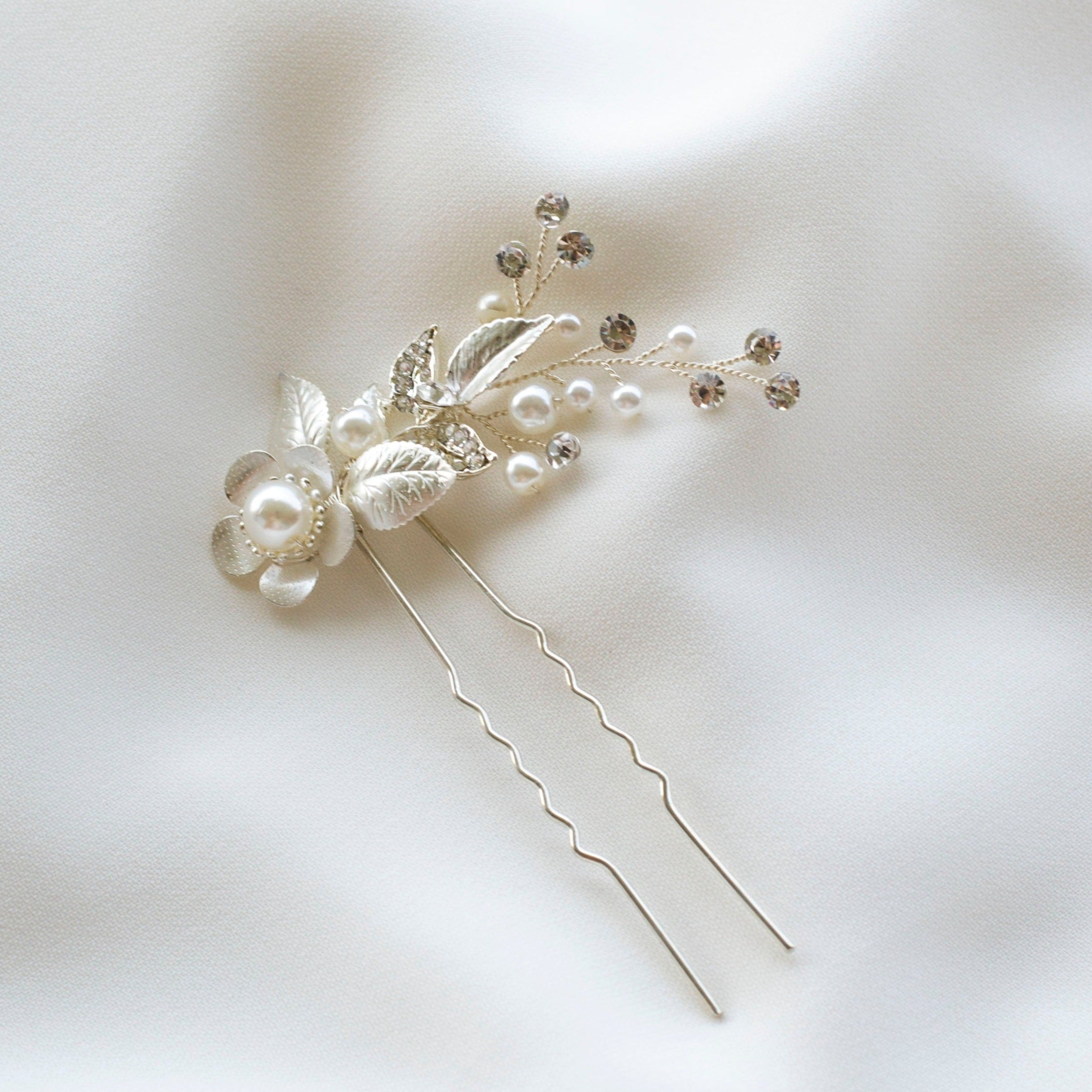 Pic à cheveux floral en argent, perles et cristaux