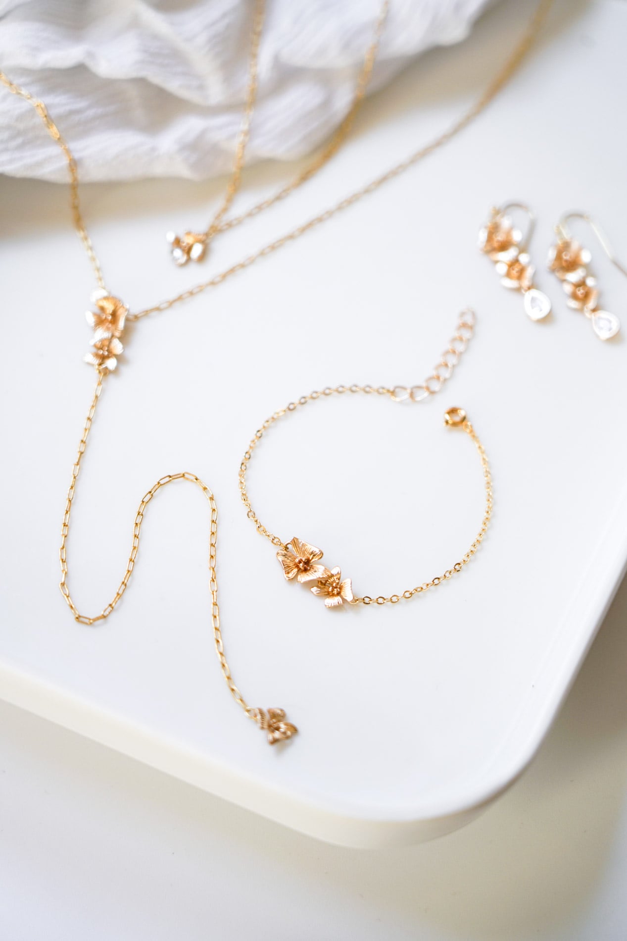 parure de bijoux en or style floral en or pour un mariage