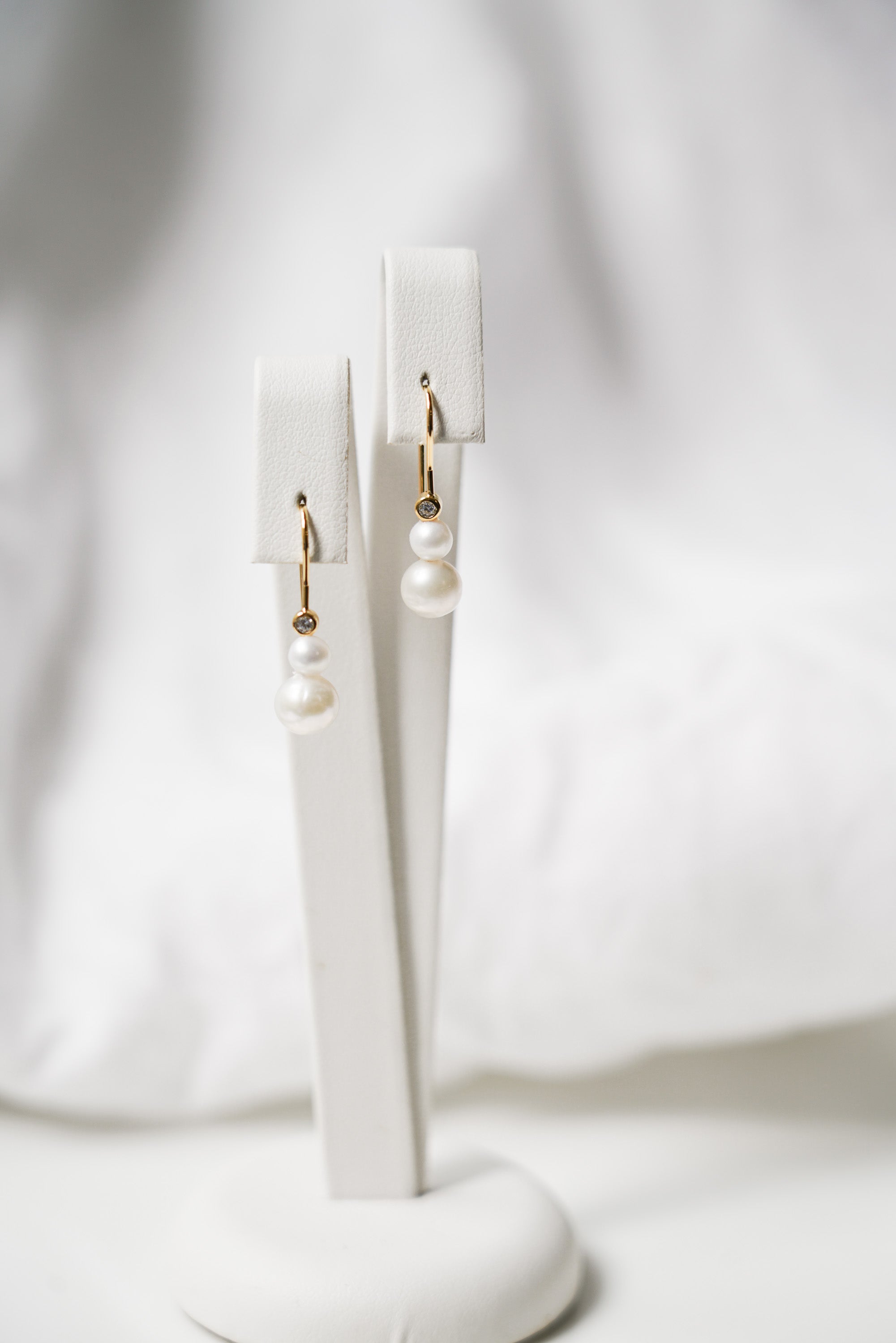 Boucles d'oreilles pendantes classique en perles et zircon