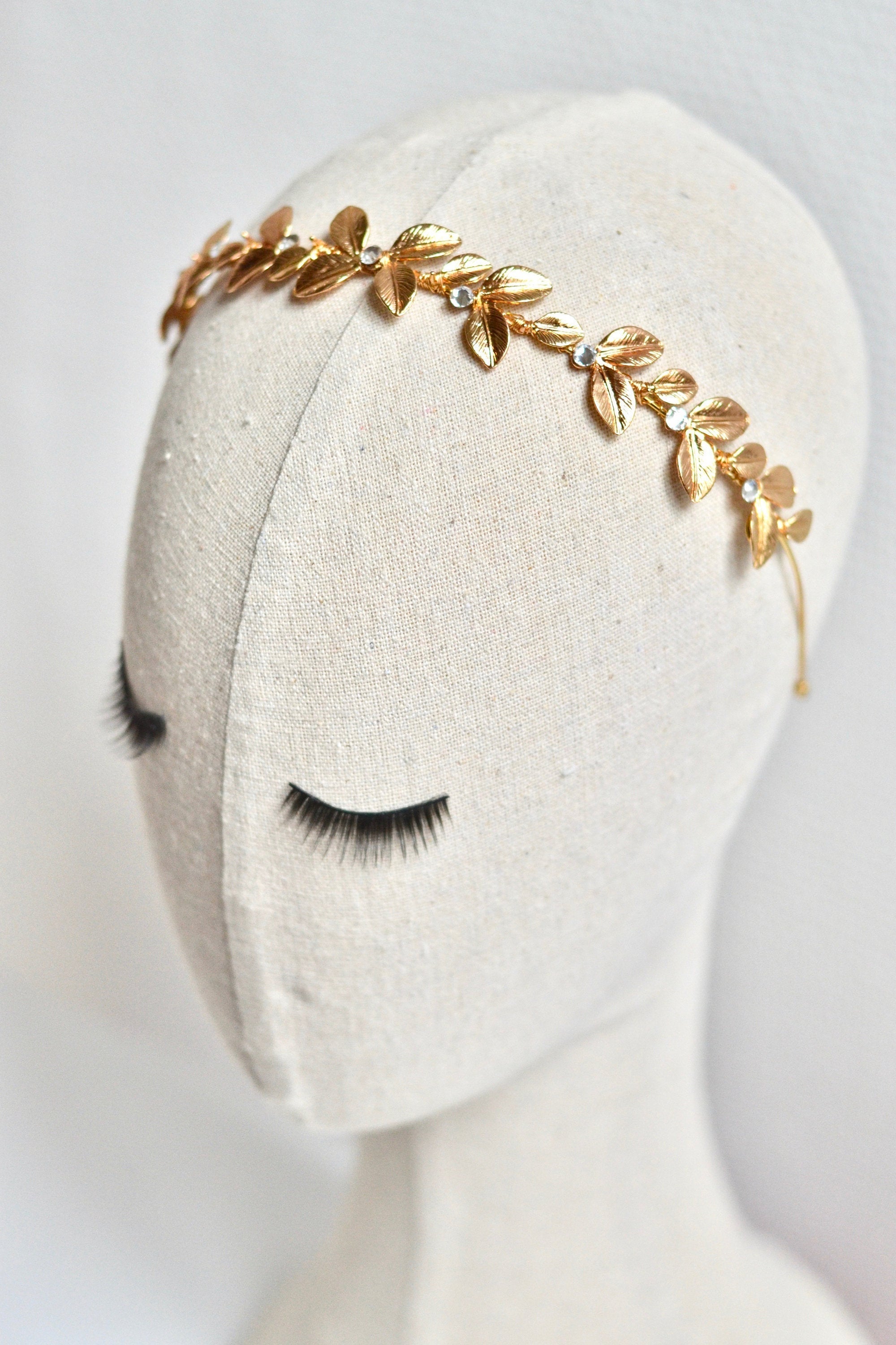 Couronne de mariage bohème fleurie or et cristaux