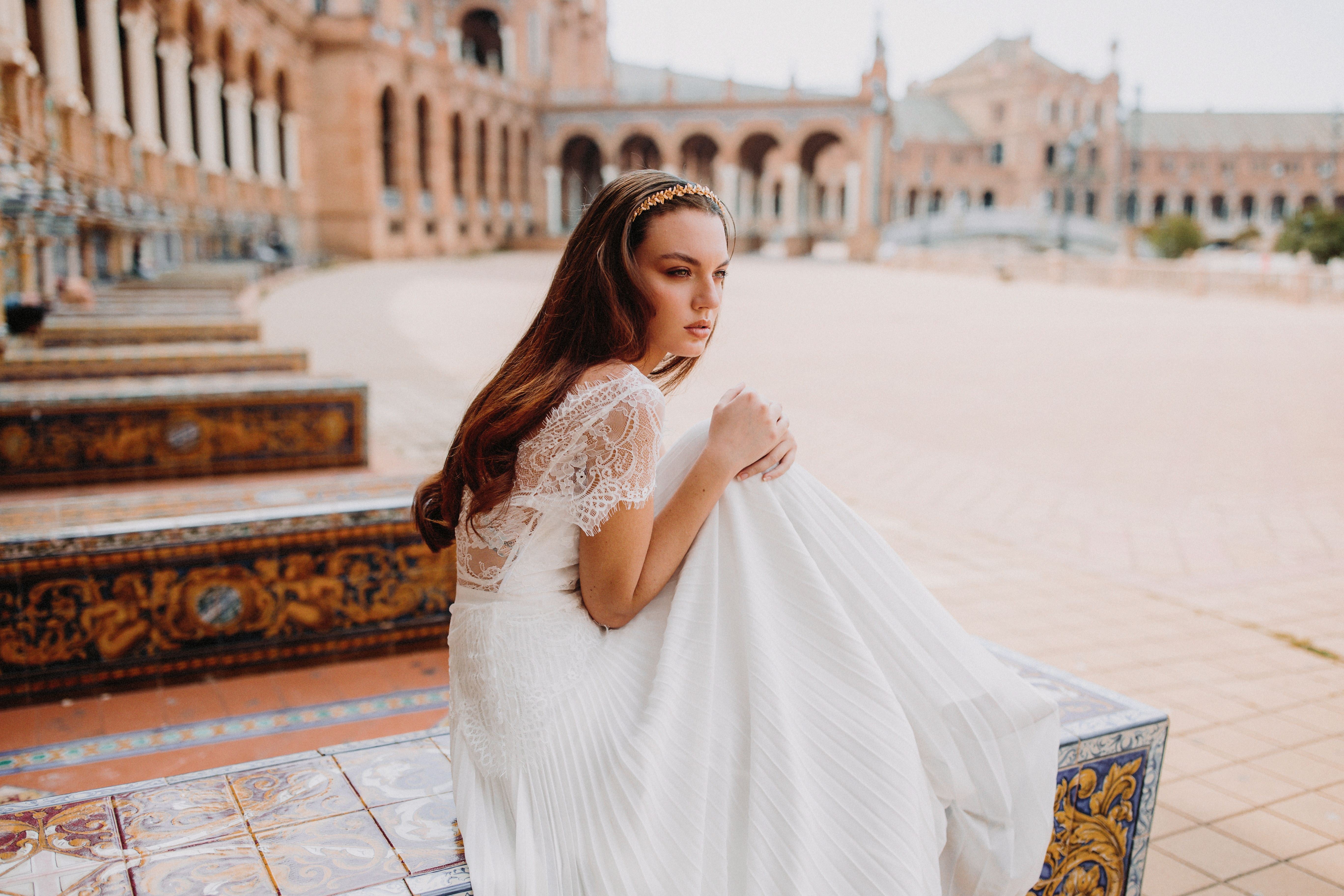 Mariée couronne fleurie délicate elegant en or