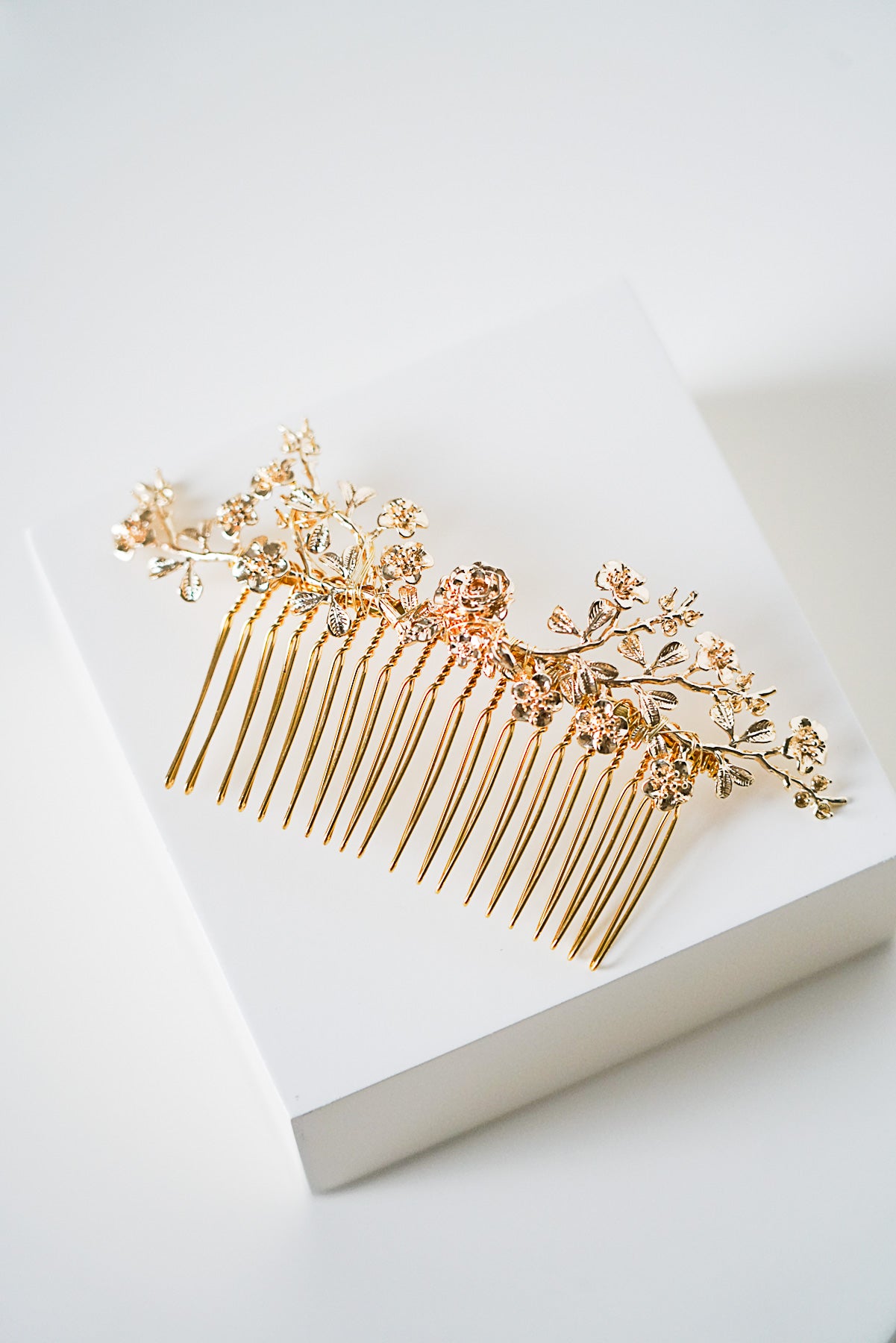 Peigne à cheveux de mariage floral et romantique