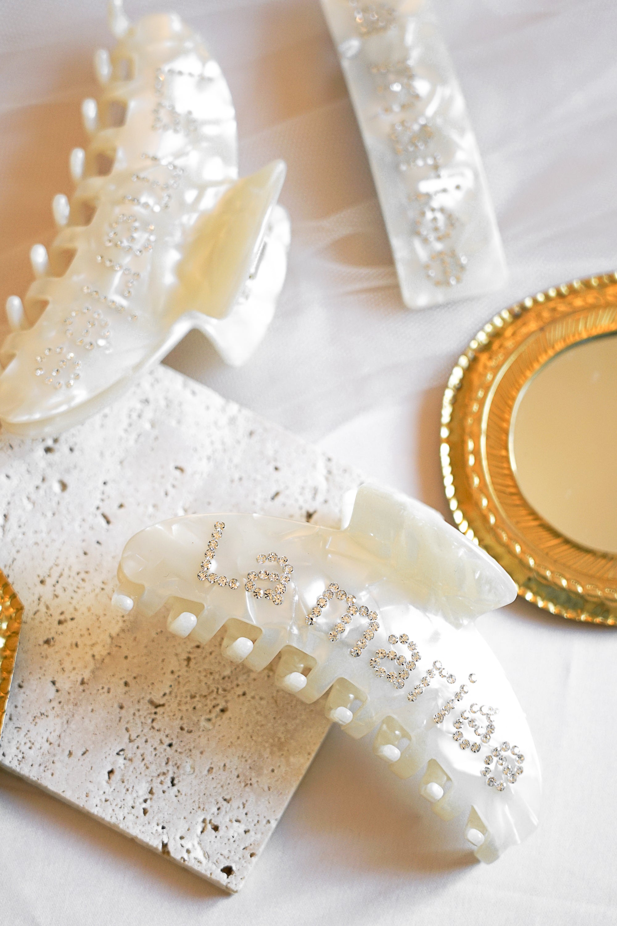 Accessoires de cheveux pour la mariee en acetate blanc