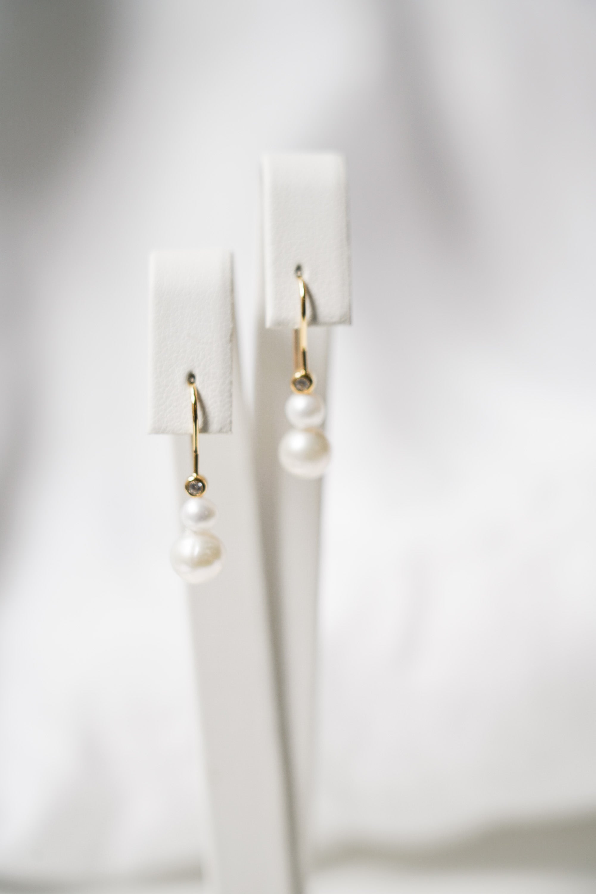 Boucles d'oreilles à doubles perles et zirconium