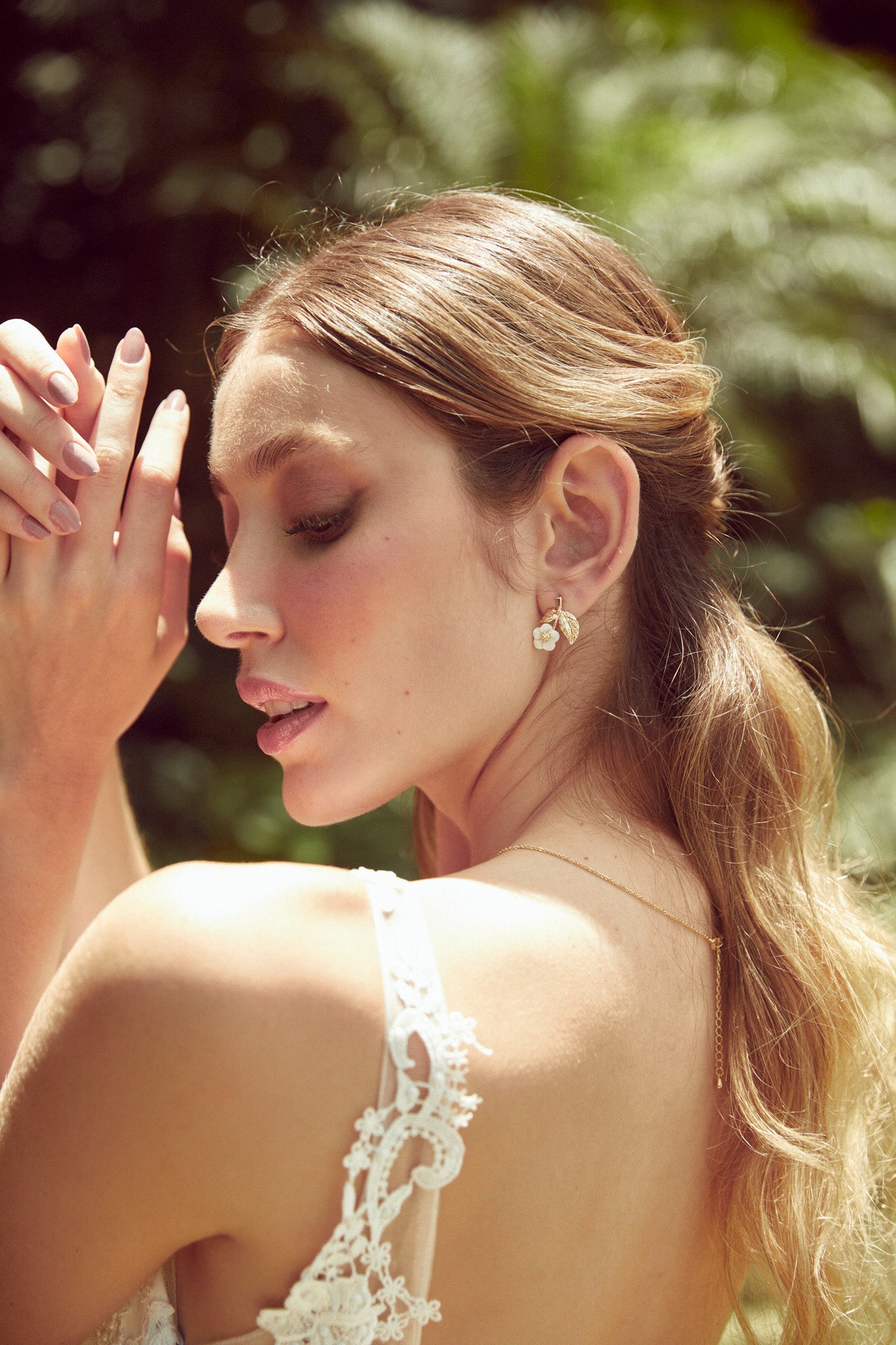 boucle d'oreille romantique avec fleur.jpg