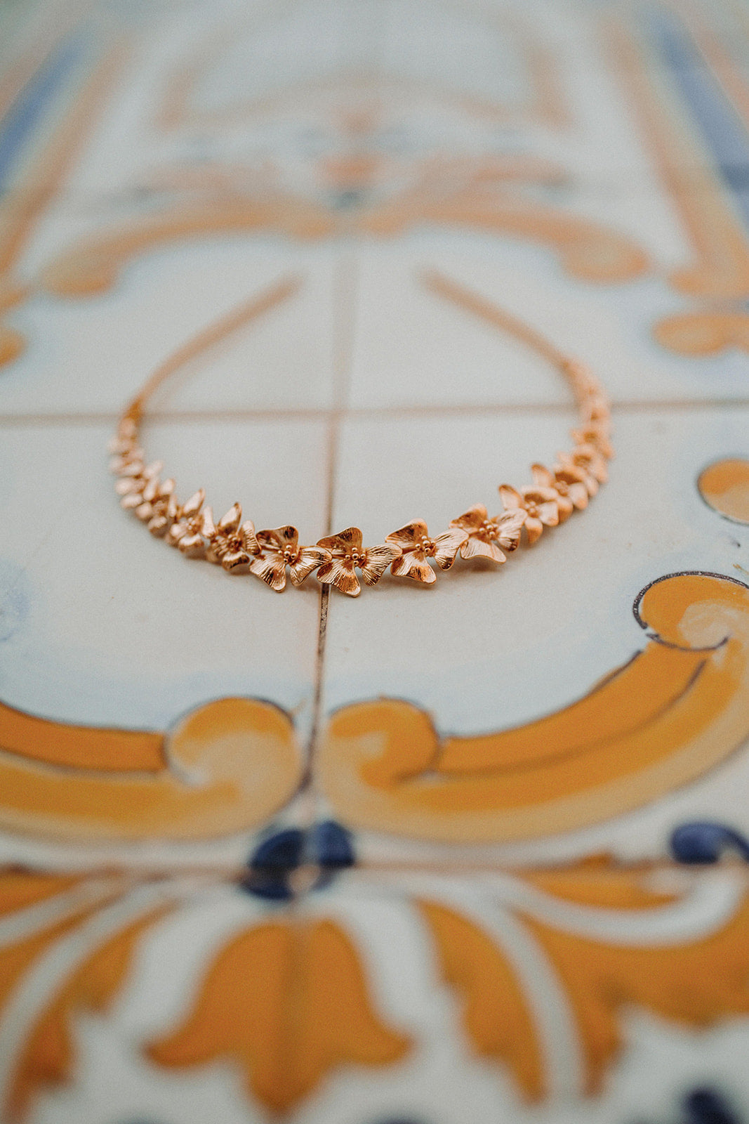 Accessoire de coiffure pour mariée type couronne en or