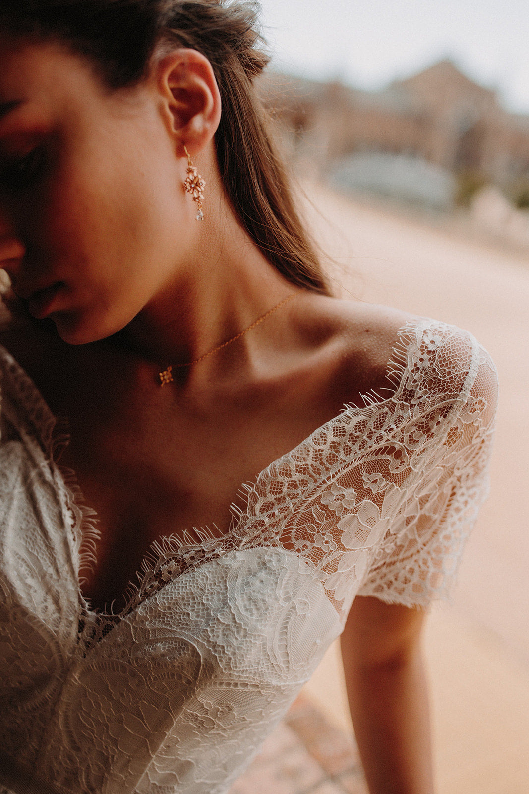 Détail des bijou de mariée avec zircons