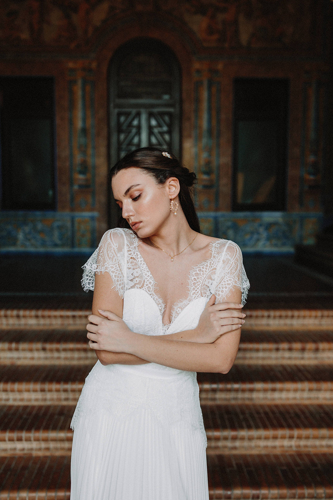 Boucles d'oreilles assorties à collier de dos baroque et romantique doré