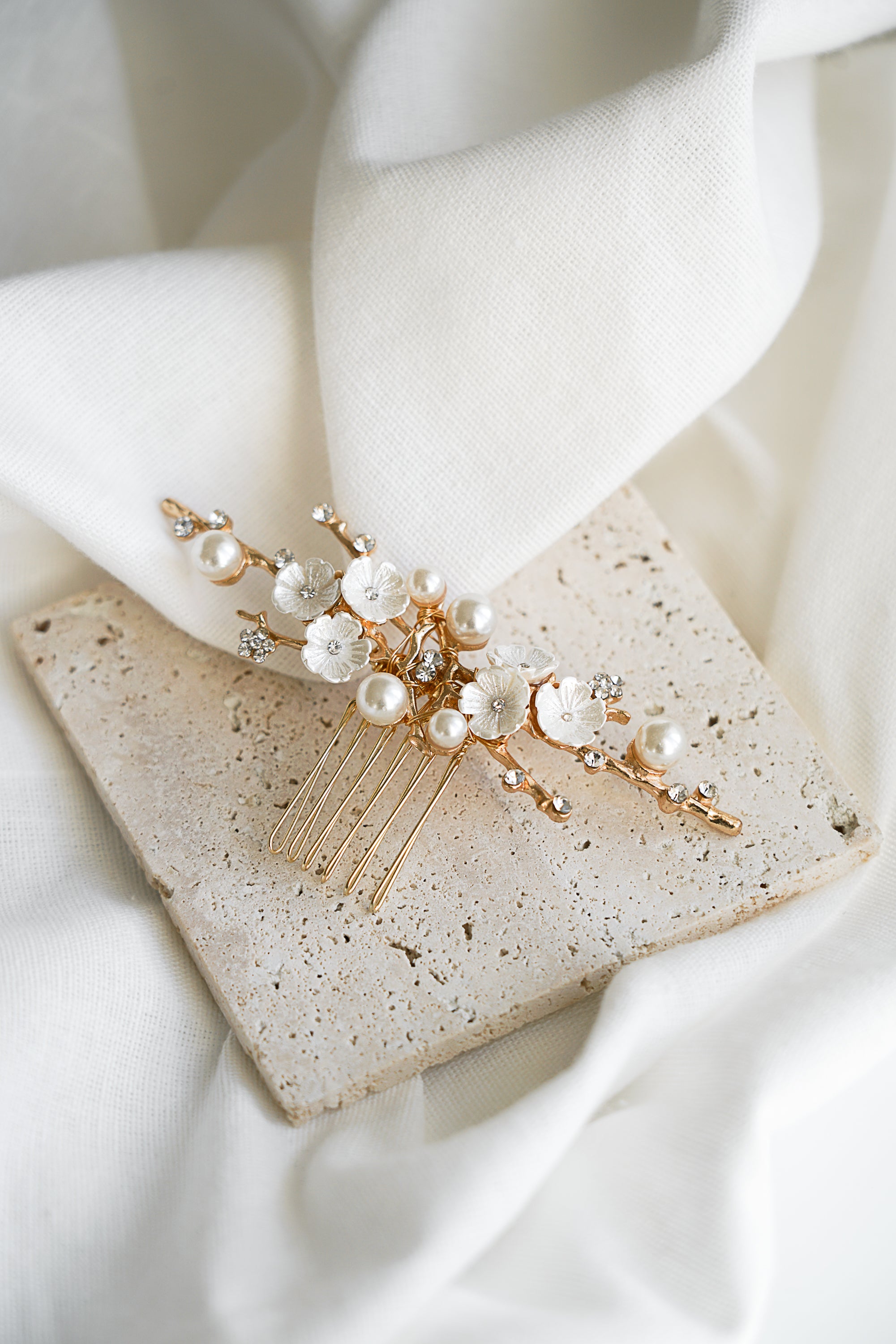 Peigne floral champêtre avec fleur mariage bohème romantique