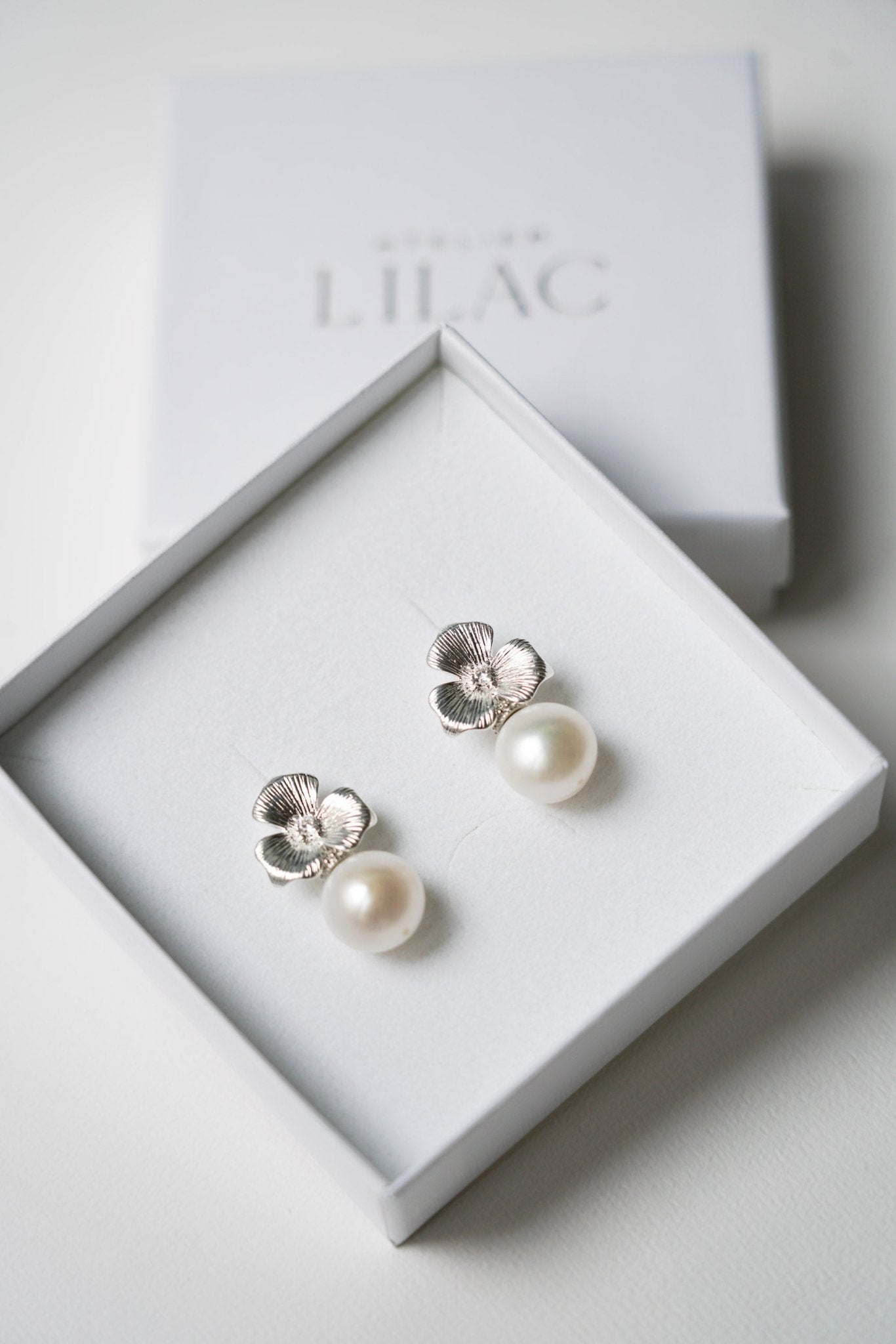 À deux - Boucles d'oreilles florales mariage moderne - Boucles d'oreilles courtes - Atelier Lilac