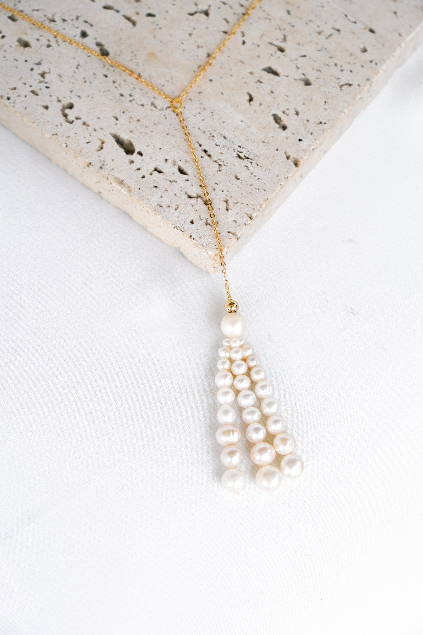 Coquelicot - Collier de dos pompon perles naturelles - Collier de dos - Atelier Lilac