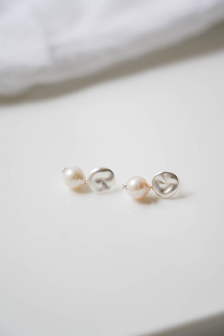 Marinha - Boucles d'oreilles courtes perle baroque