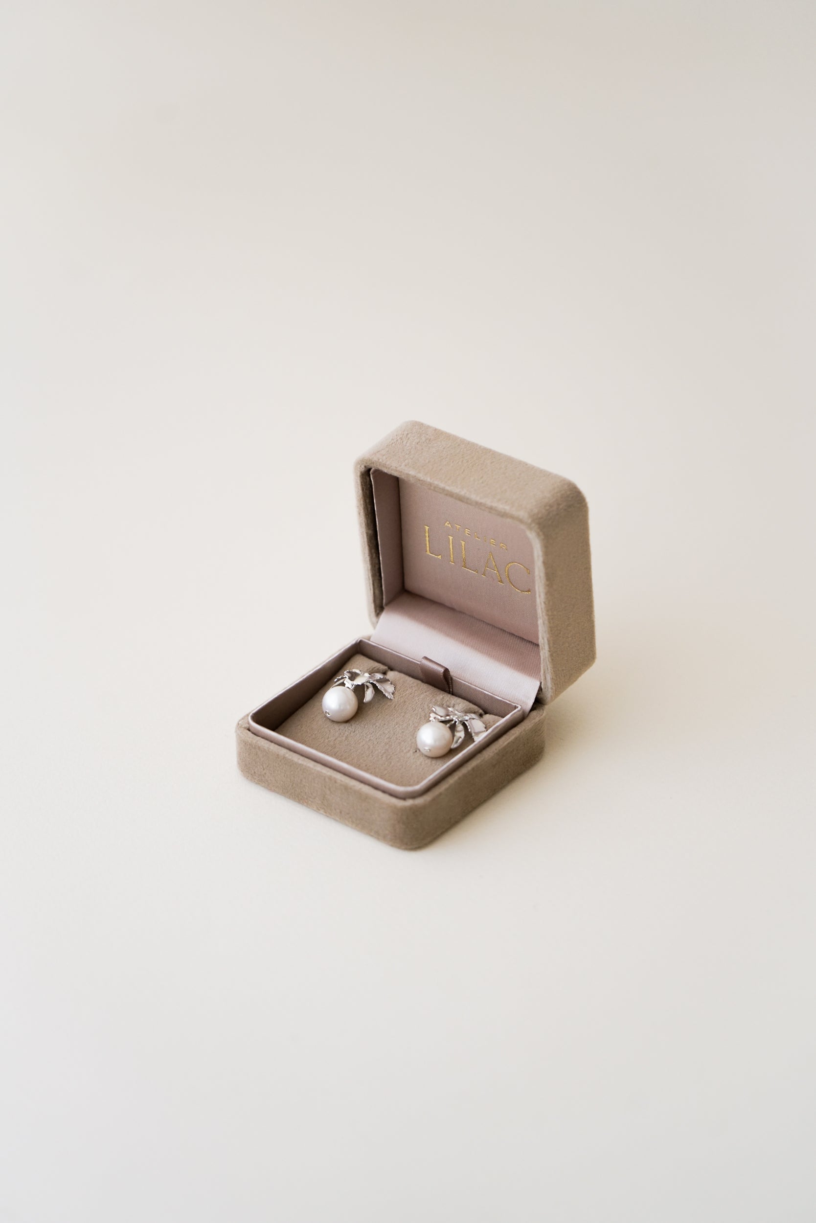 Promesa - Brincos de Orquídea e Pérola Natural