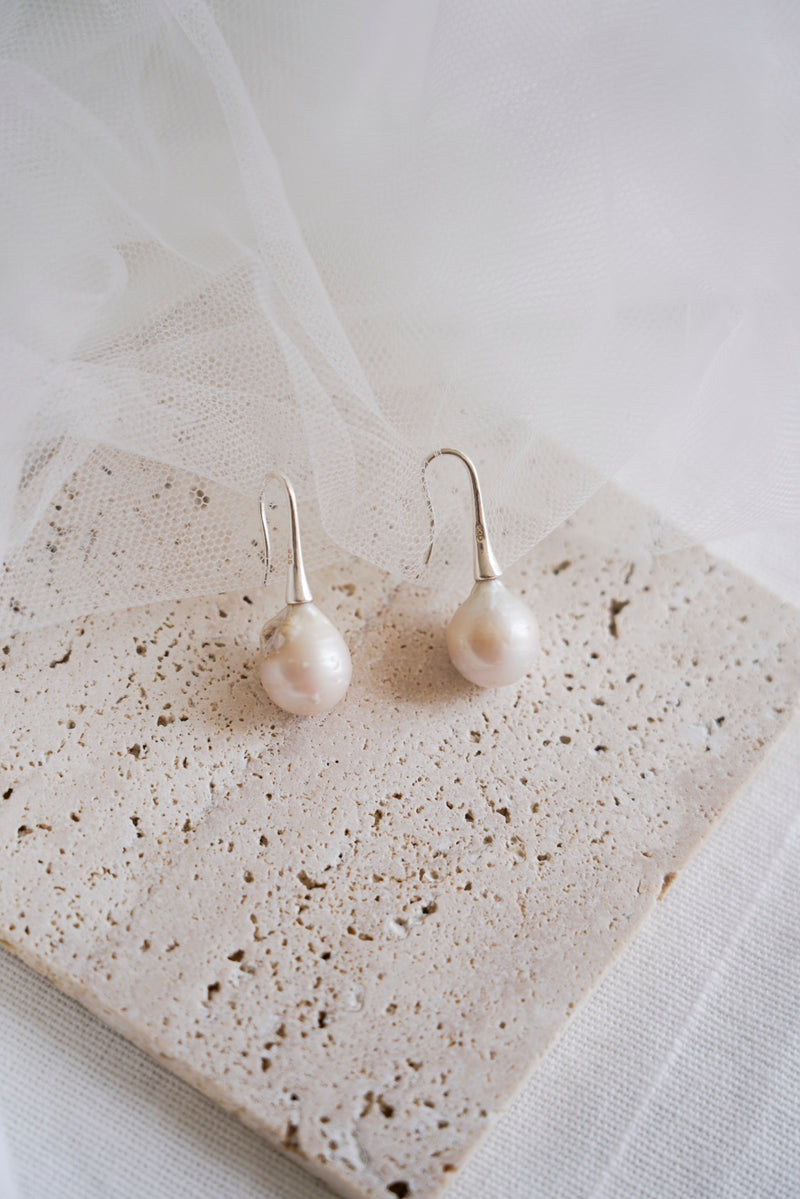 Marea - Bohemian natural pearl earrings