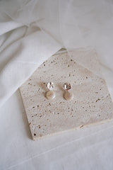 Marinha - Baroque pearl short earrings